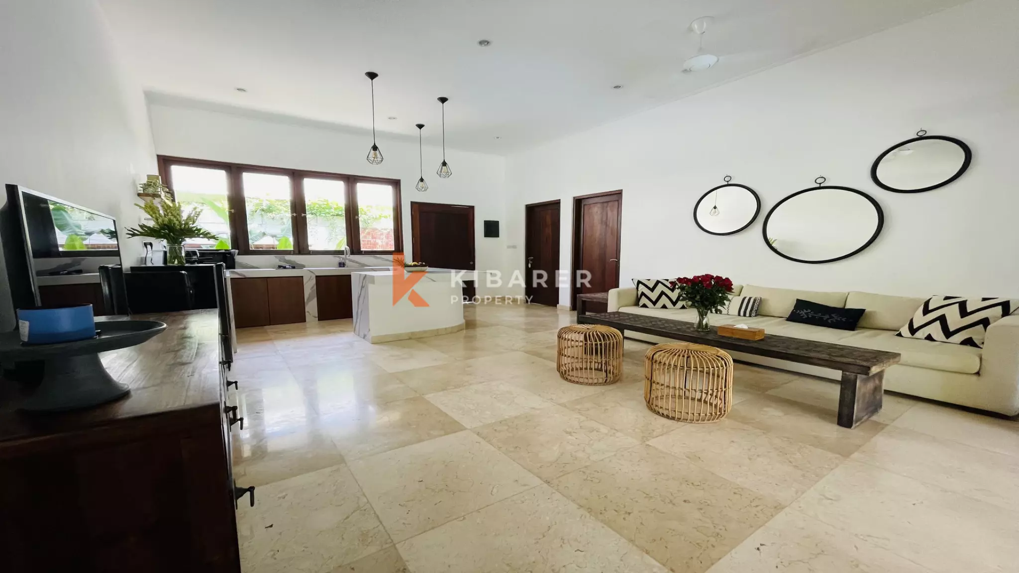 Tropical Bliss: Charming Three-Bedroom Enclosed Living Villa in Berawa — image 9
