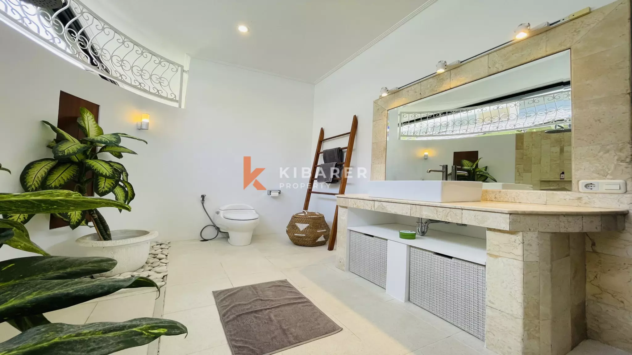 Tropical Bliss: Charming Three-Bedroom Enclosed Living Villa in Berawa — image 17