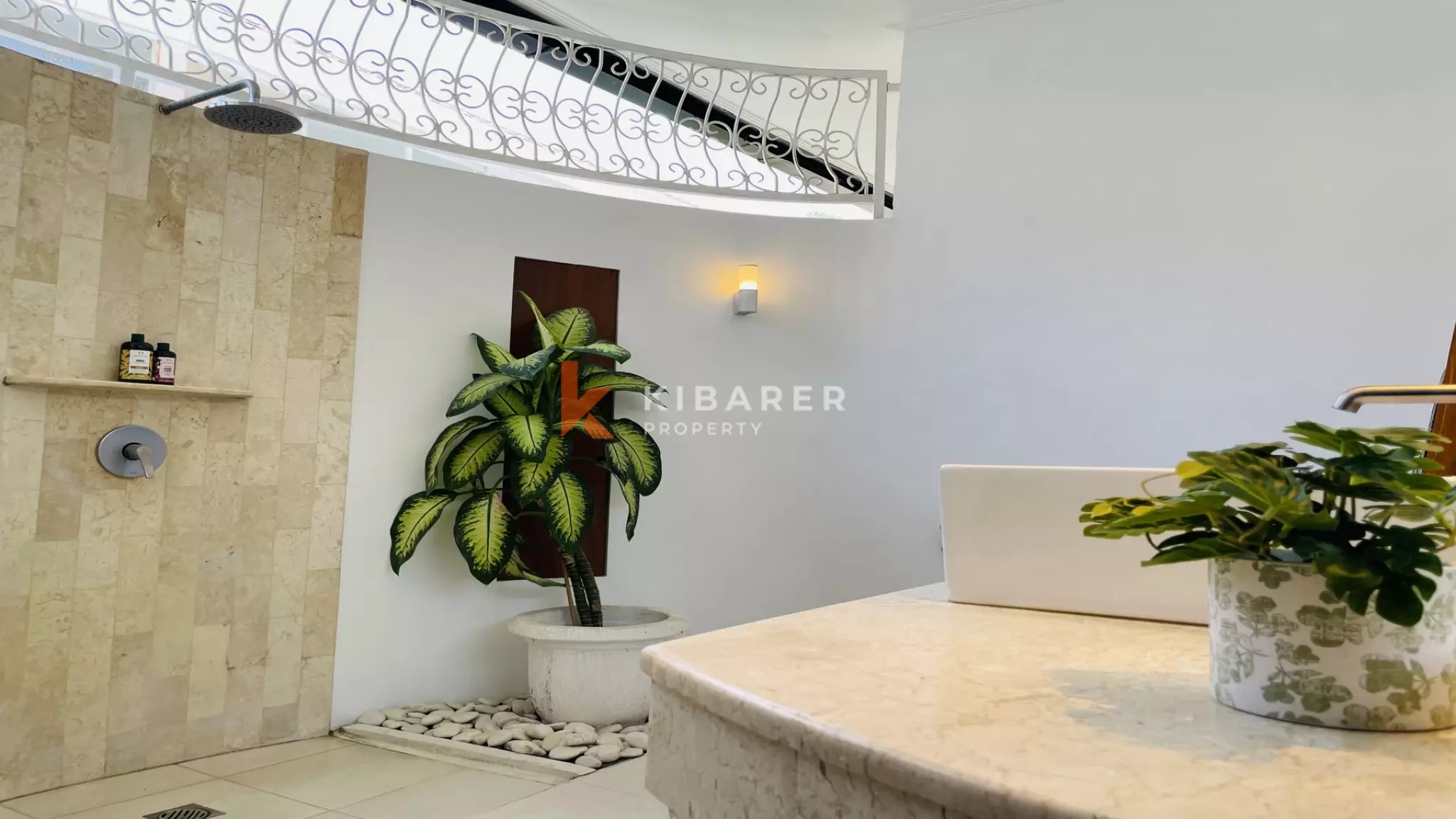 Tropical Bliss: Charming Three-Bedroom Enclosed Living Villa in Berawa — image 19