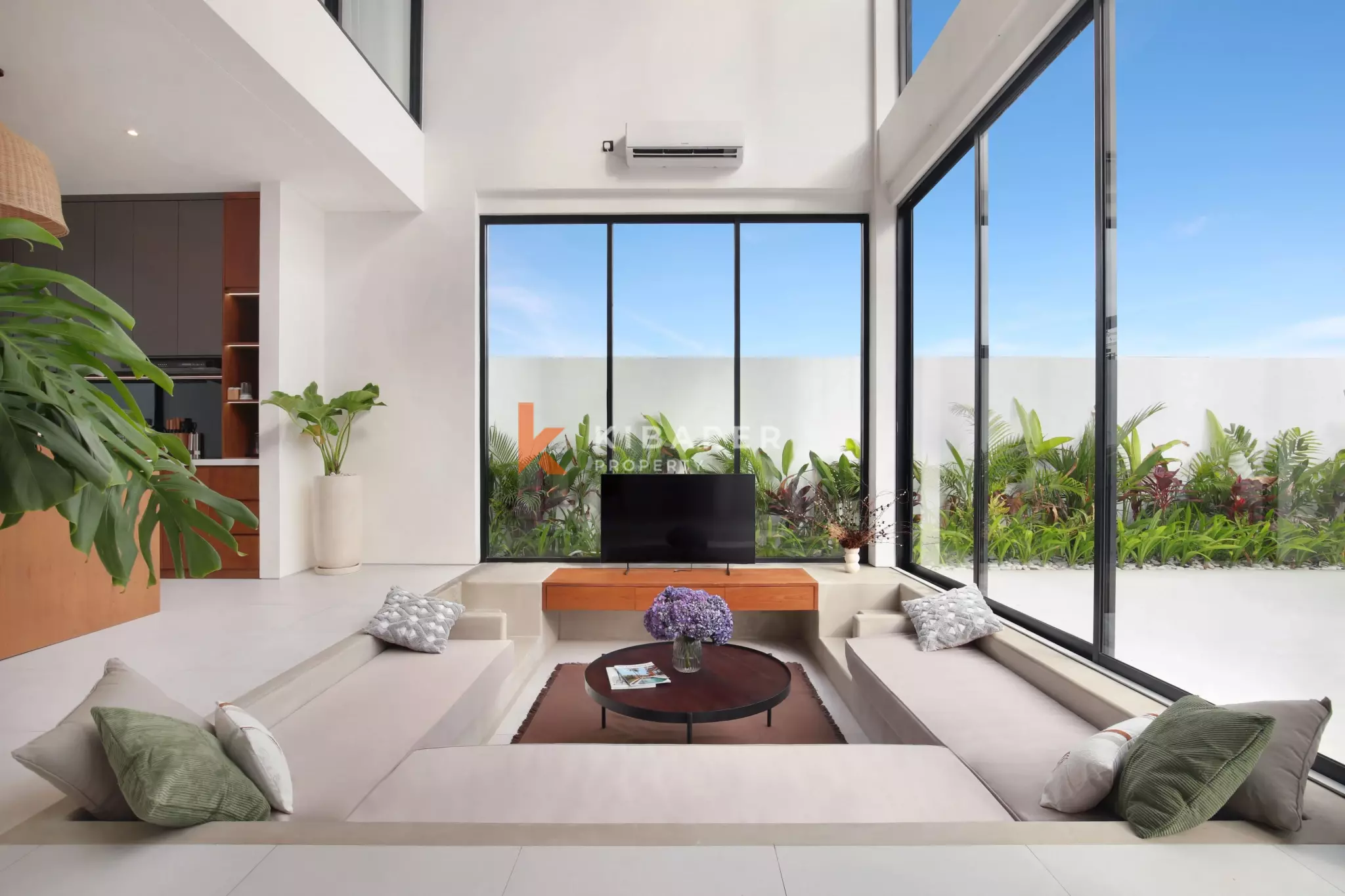 Gorgeous Three-Bedroom Villa with Rooftop Pool in Pererenan — image 5