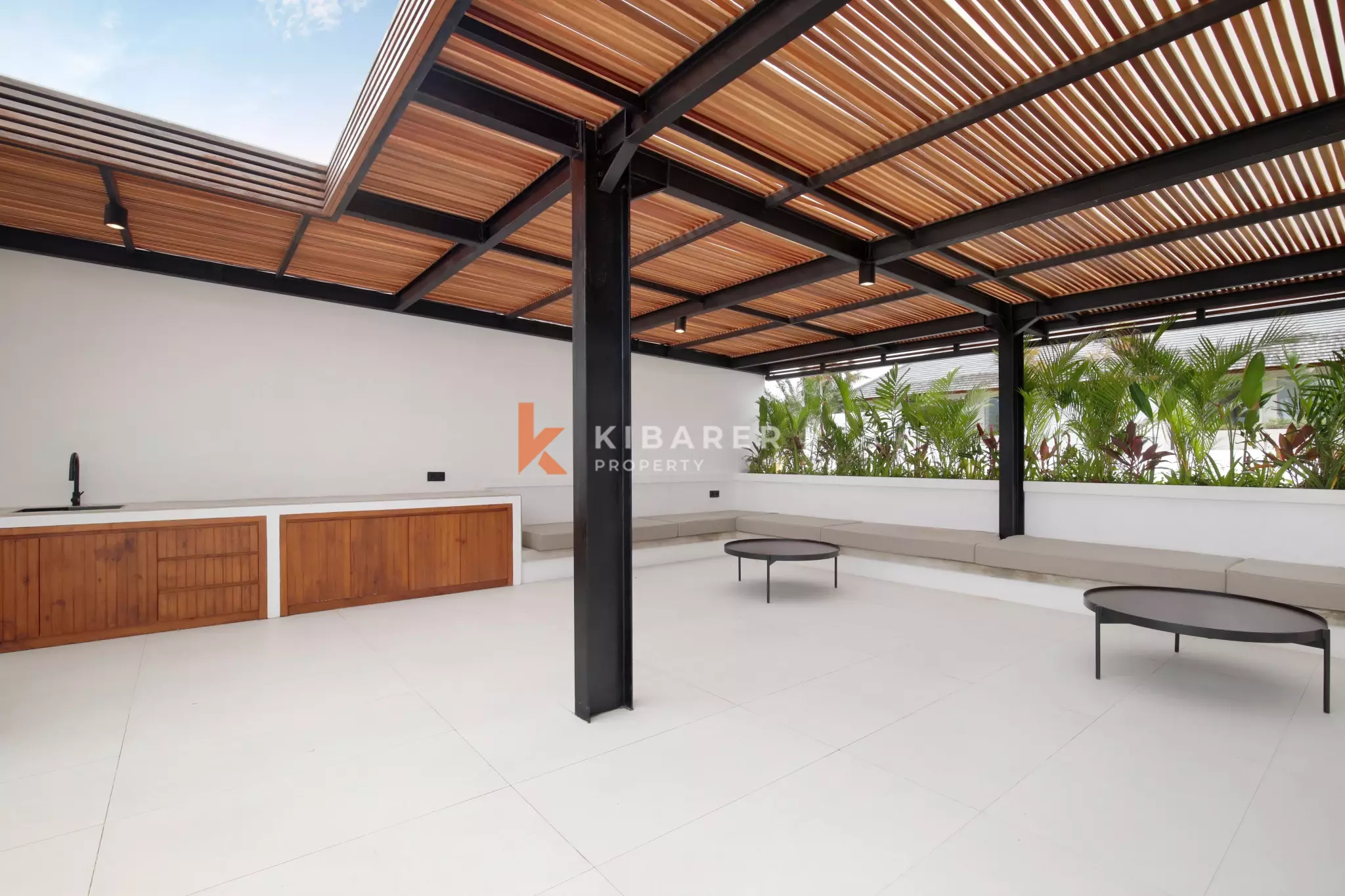 Gorgeous Three-Bedroom Villa with Rooftop Pool in Pererenan — image 4