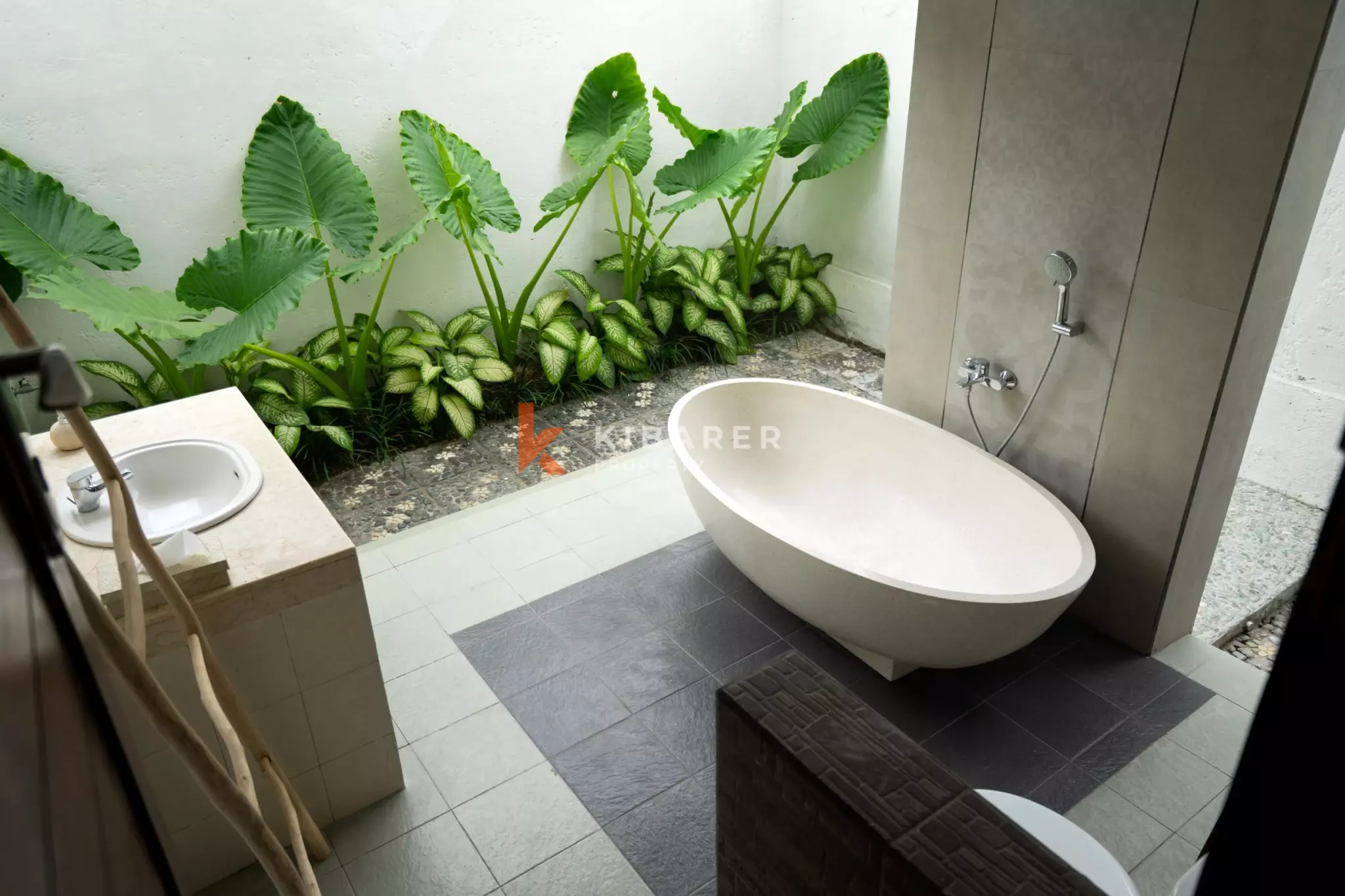 A Two-Storey Cozy Semi Furnished Three-Bedrooms Enclosed Living Villa in the heart of Canggu Area — image 5