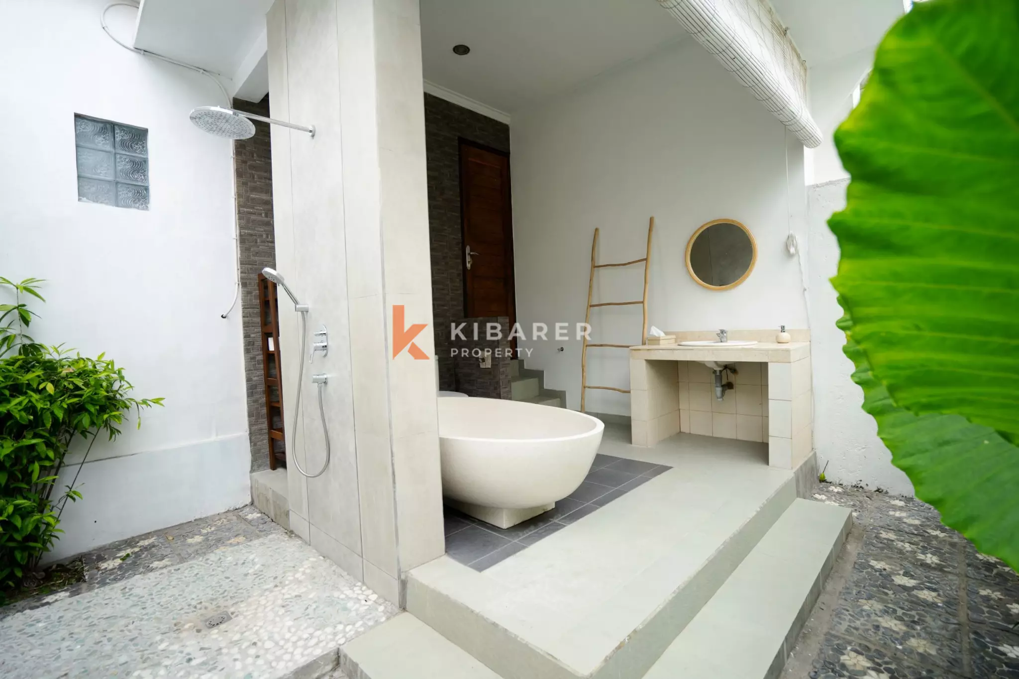 A Two-Storey Cozy Semi Furnished Three-Bedrooms Enclosed Living Villa in the heart of Canggu Area — image 7