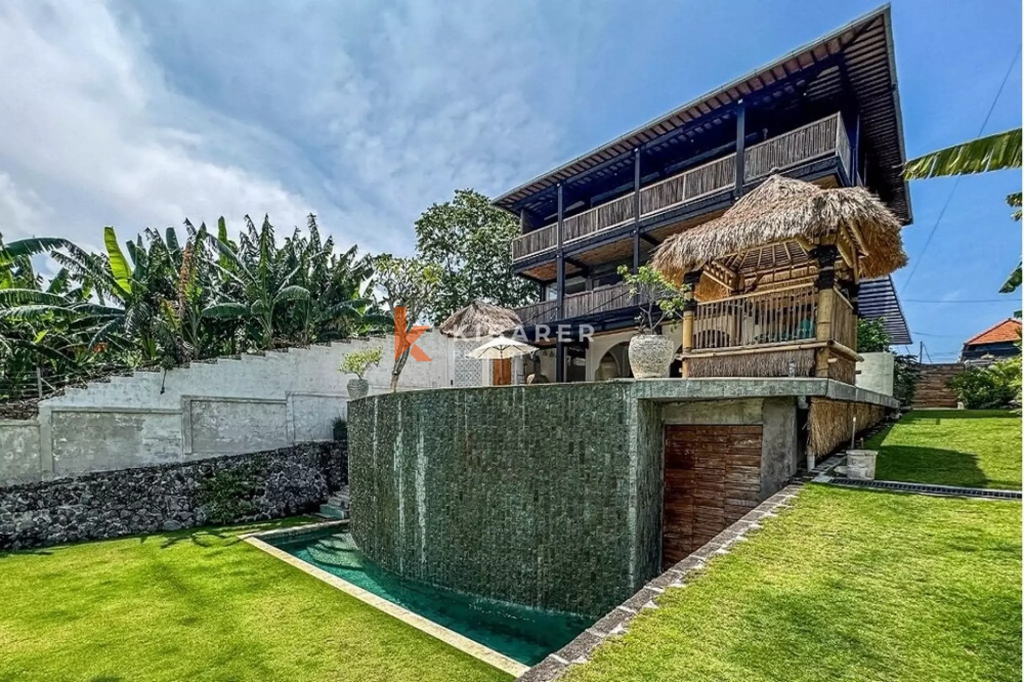 Tropical Haven Spacious Five-Bedrooms Plus Two-Bedrooms Open Living Villa in the Heart of Kerobokan