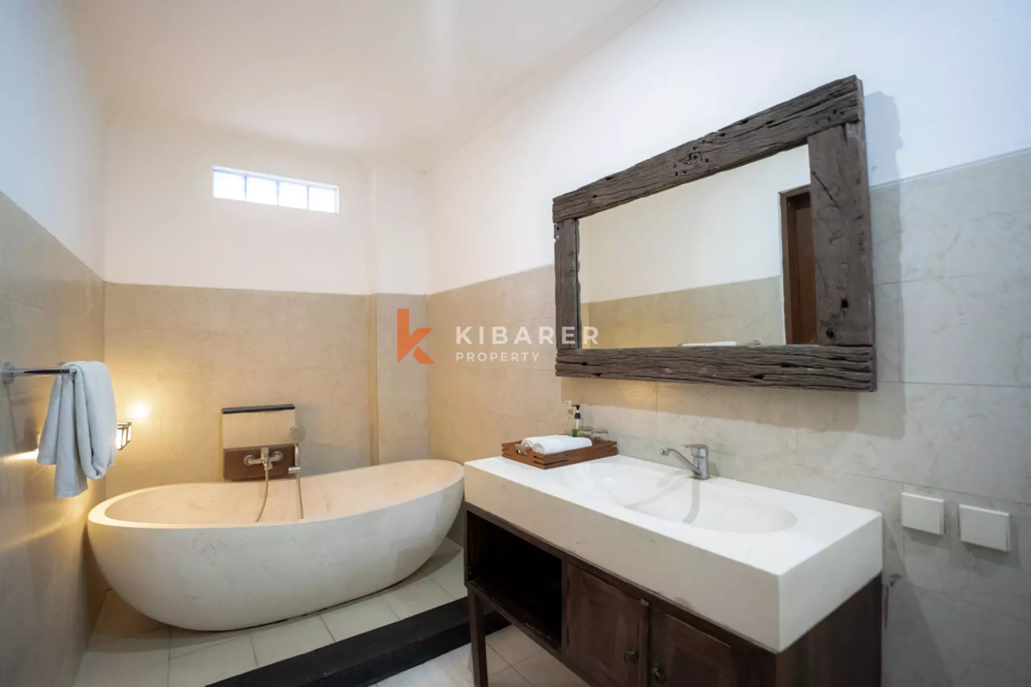 Spacious Two-Story Open Villa with Six Bedrooms in Kerobokan Area — image 6