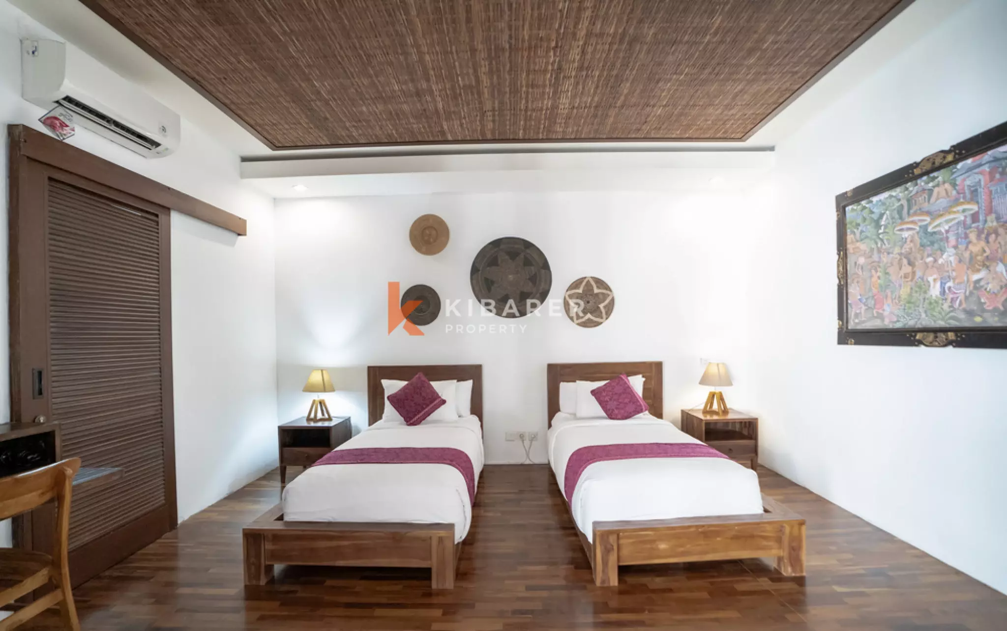 Spacious Two-Story Open Villa with Six Bedrooms in Kerobokan Area — image 7