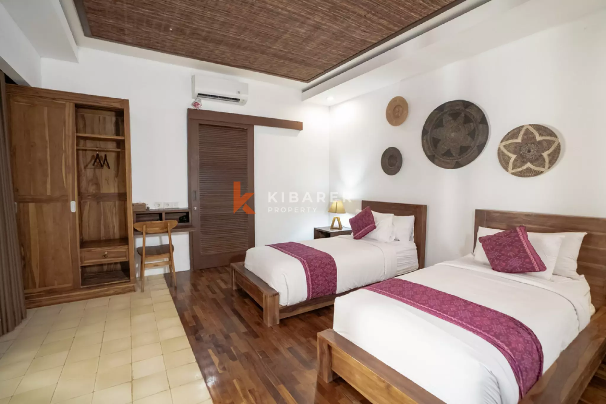 Spacious Two-Story Open Villa with Six Bedrooms in Kerobokan Area — image 8