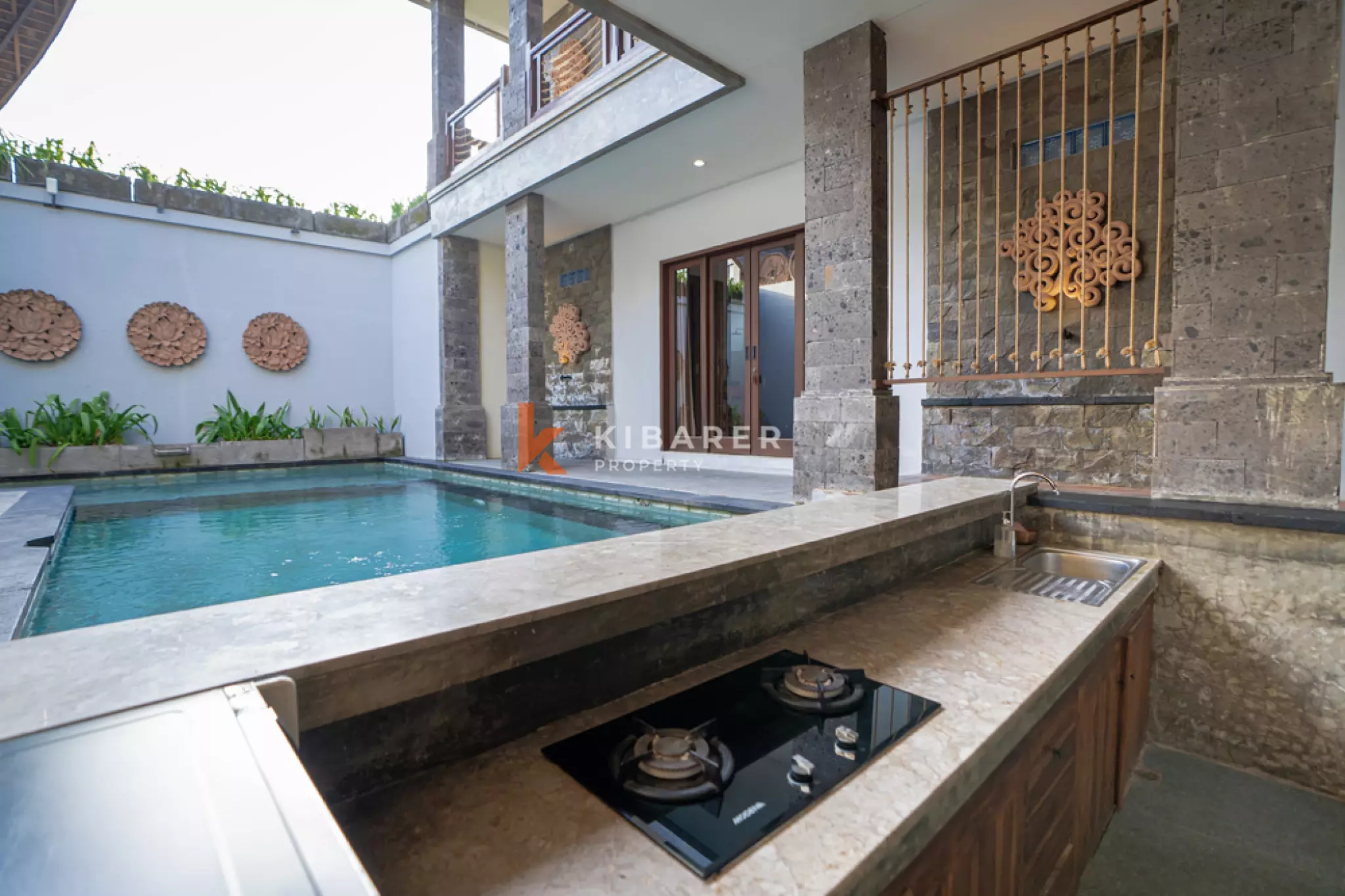 Spacious Two-Story Open Villa with Six Bedrooms in Kerobokan Area — image 3