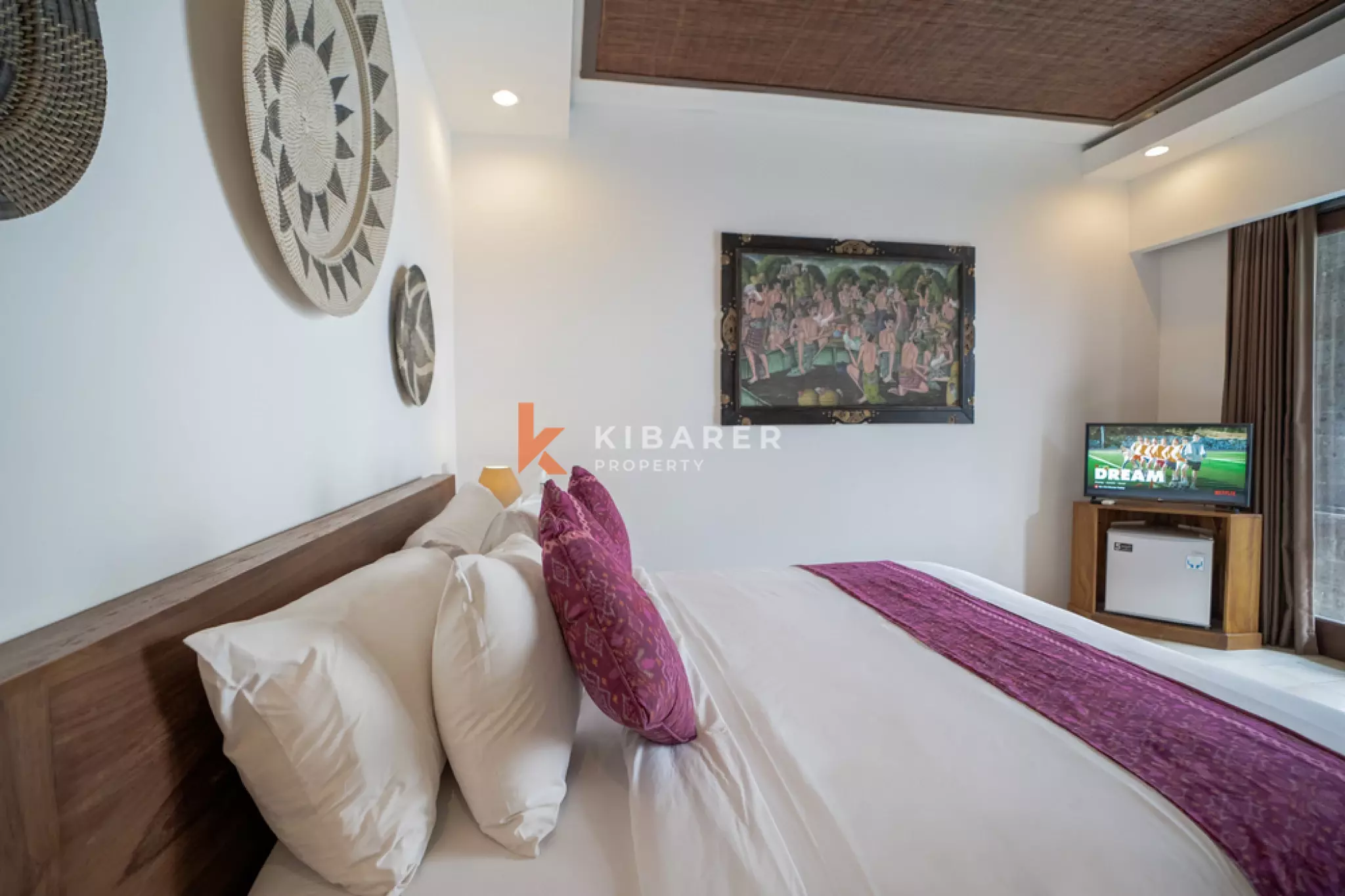 Spacious Two-Story Open Villa with Six Bedrooms in Kerobokan Area — image 5
