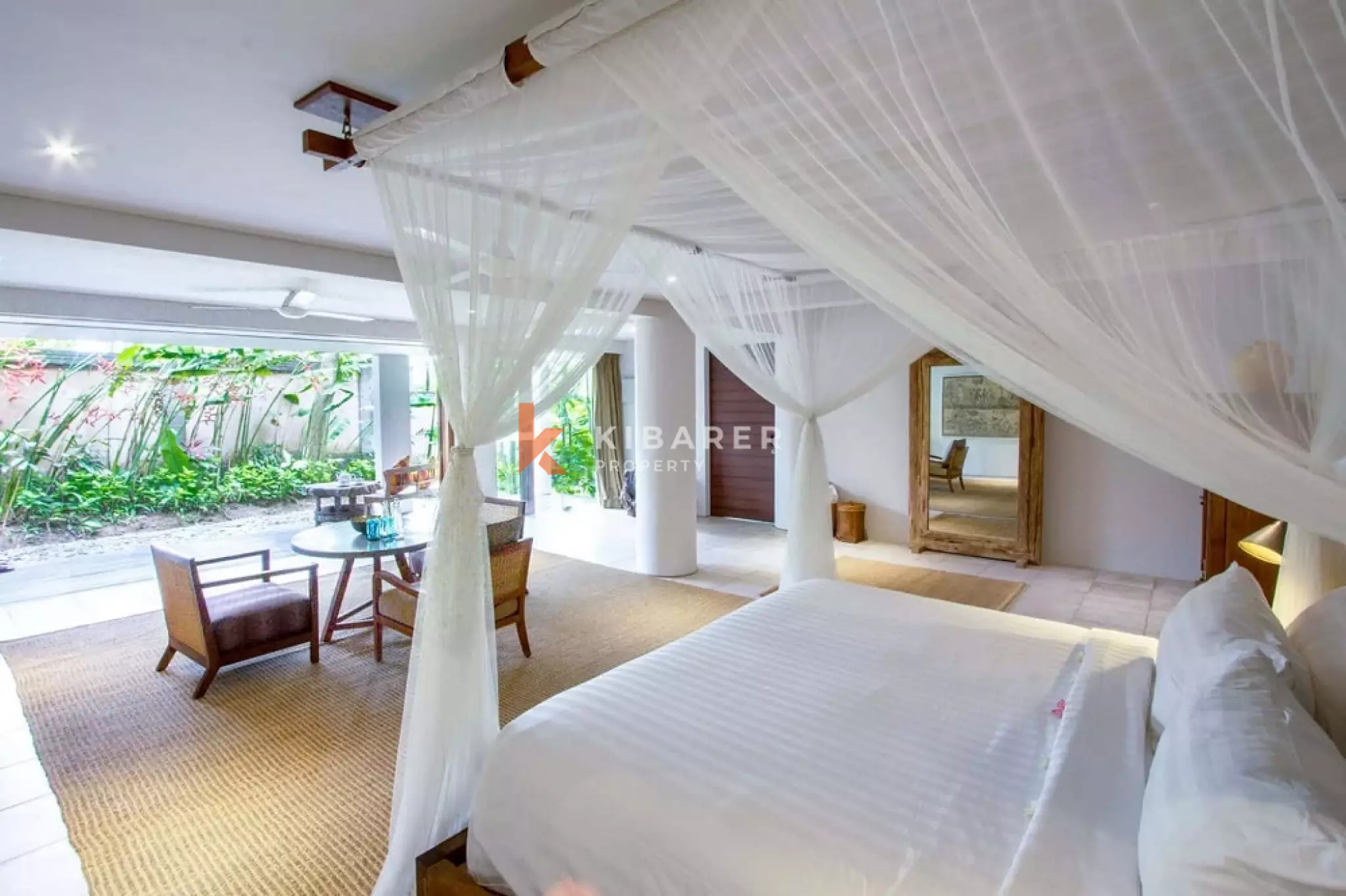 Spacious Seven-Bedroom Villa in Cemagi — image 7