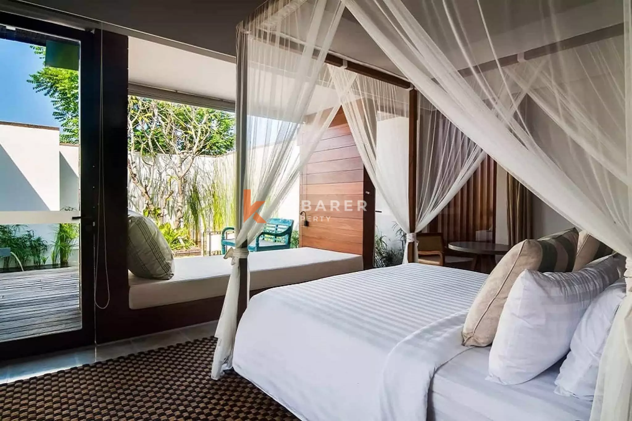Spacious Seven-Bedroom Villa in Cemagi — image 8