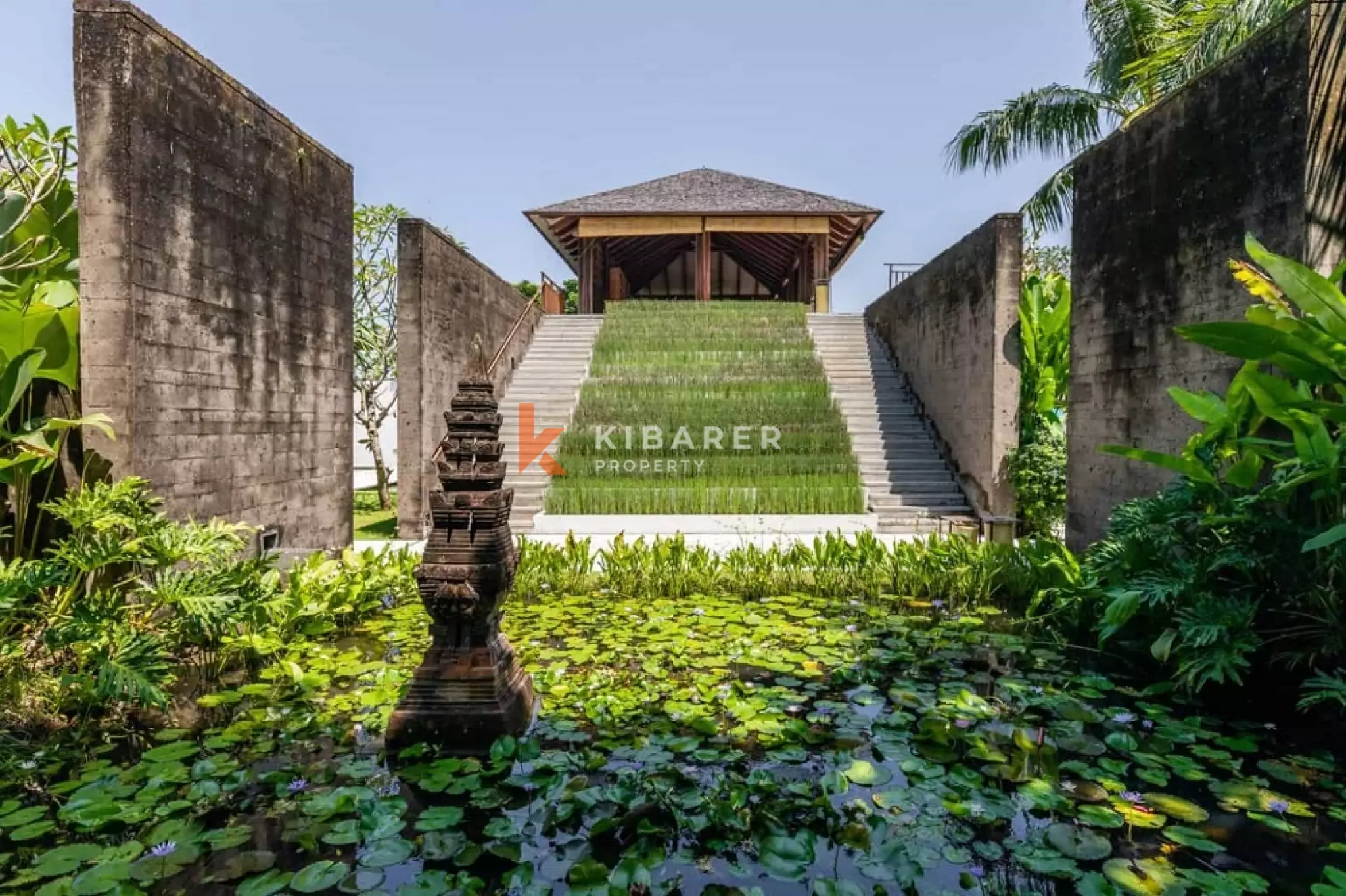 Spacious Seven-Bedroom Villa in Cemagi — image 2