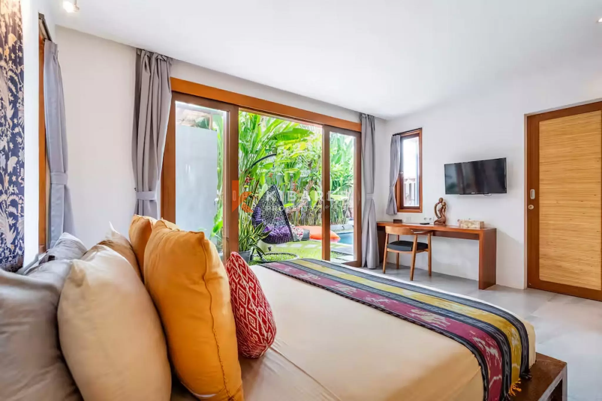 Designed Tropical Three Bedroom Enclosed Living Villa in Kerobokan — image 9