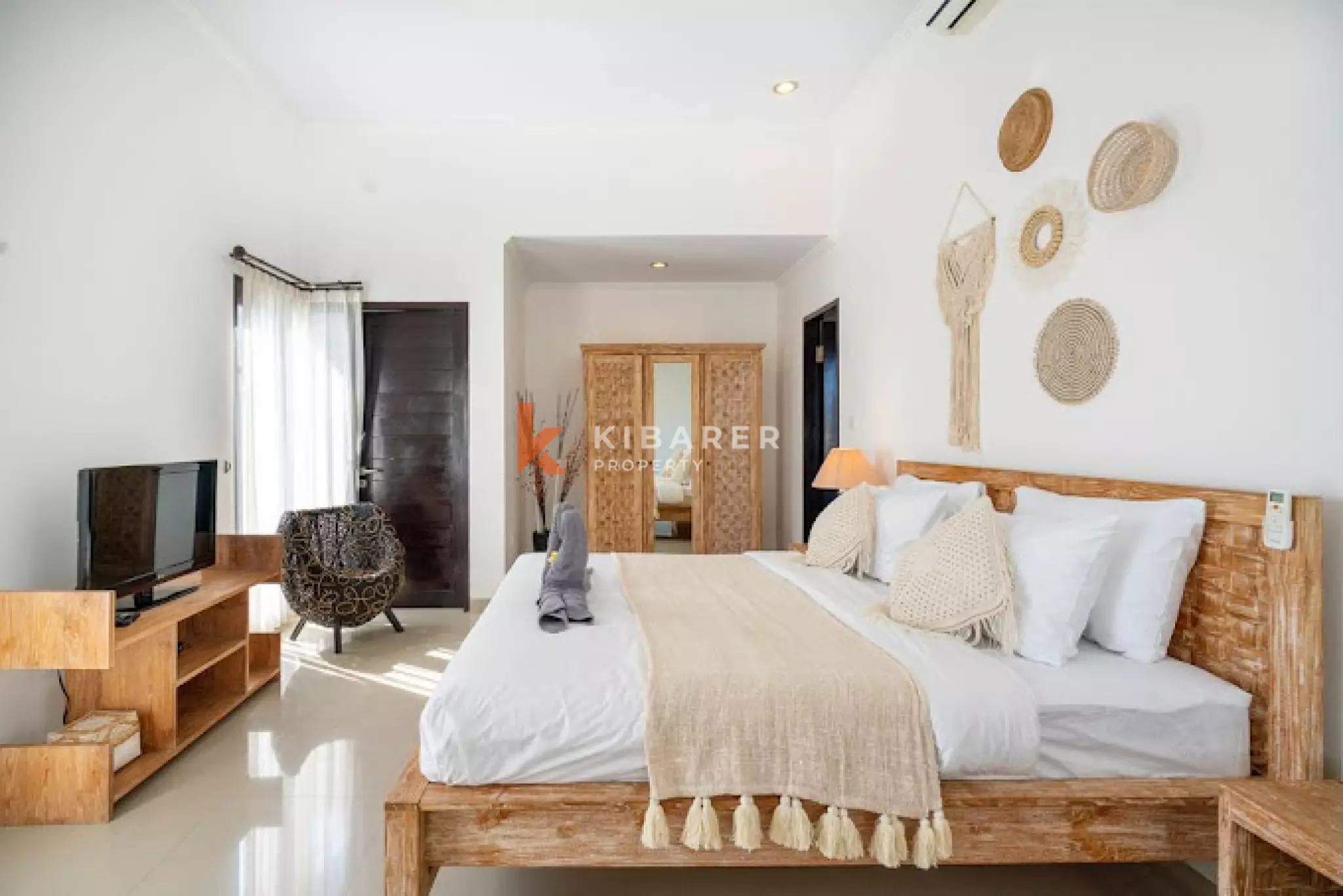 Open Three-Bedroom Bliss Escape Villa in Kerobokan — image 5