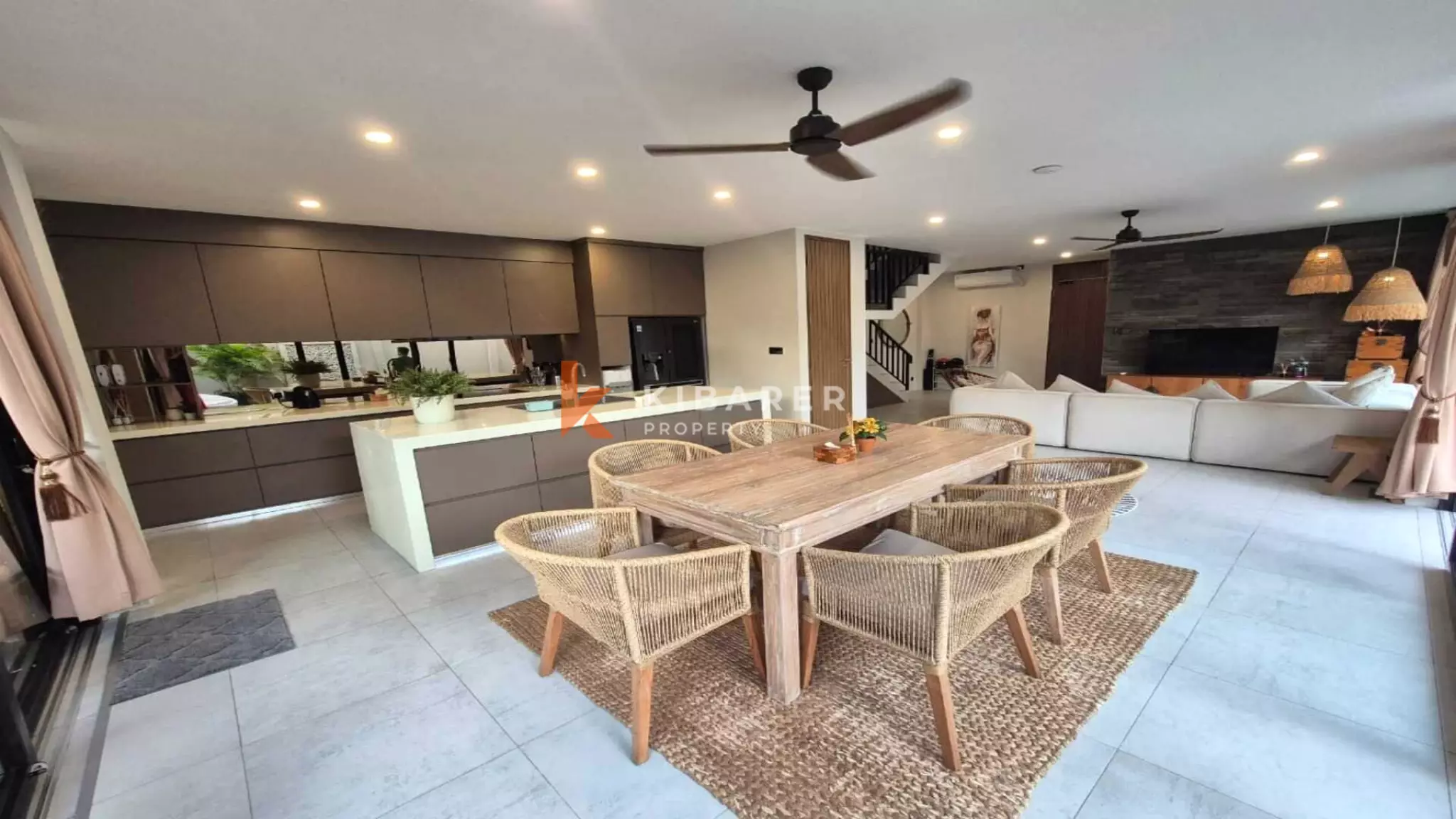 Wonderful Four Bedroom Enclosed Living Villa Located in The Heart of Canggu — image 6
