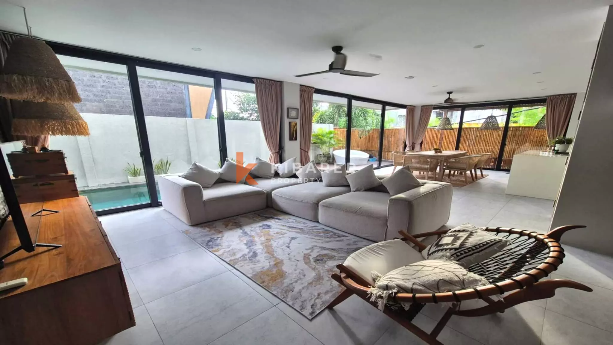 Wonderful Four Bedroom Enclosed Living Villa Located in The Heart of Canggu — image 8