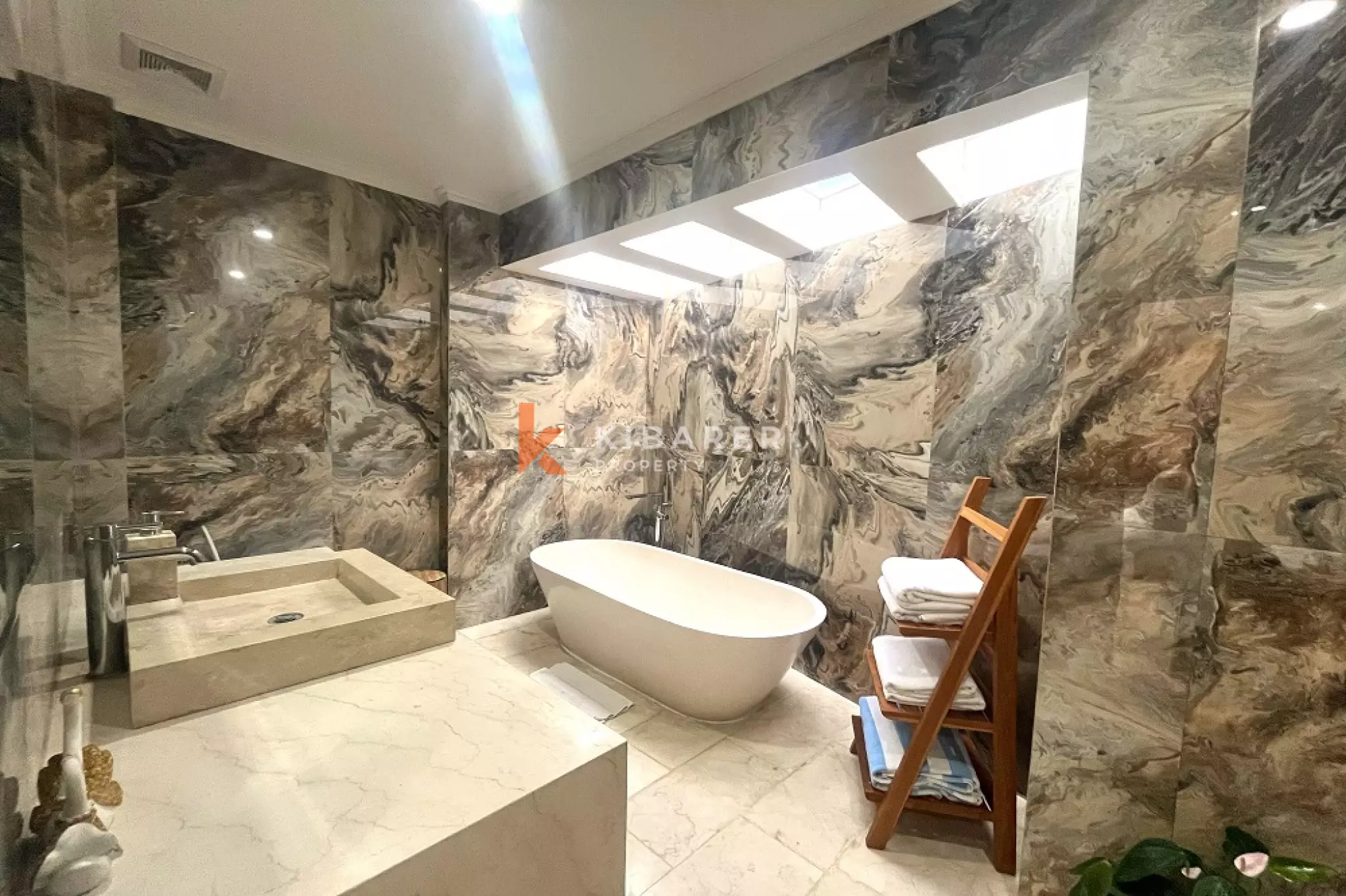 Elegant Four-Bedroom Villa in the Tumbak Bayuh Area — image 13