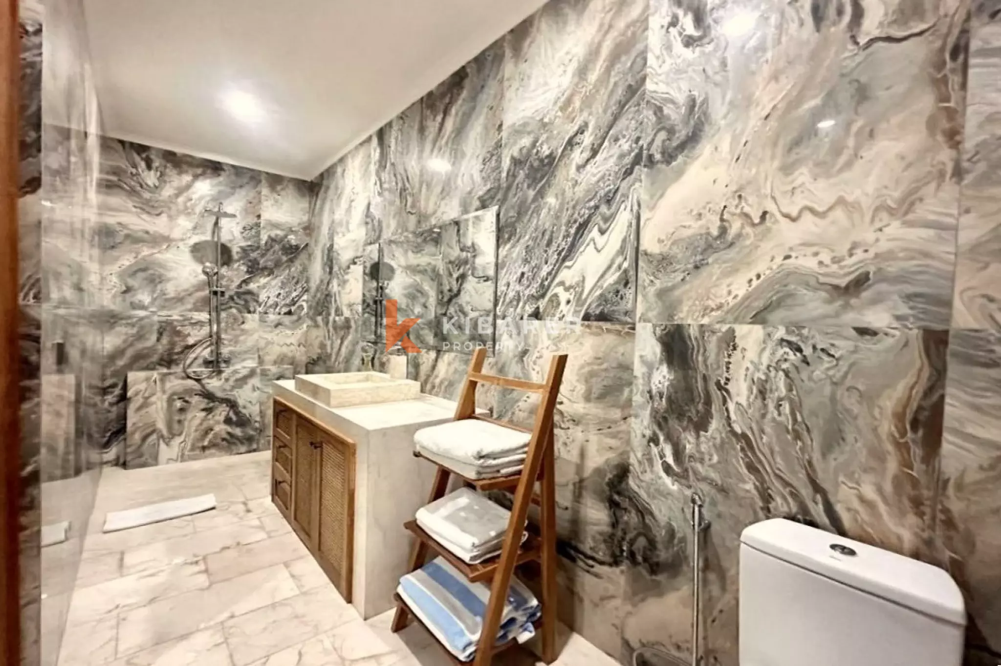 Elegant Four-Bedroom Villa in the Tumbak Bayuh Area — image 18