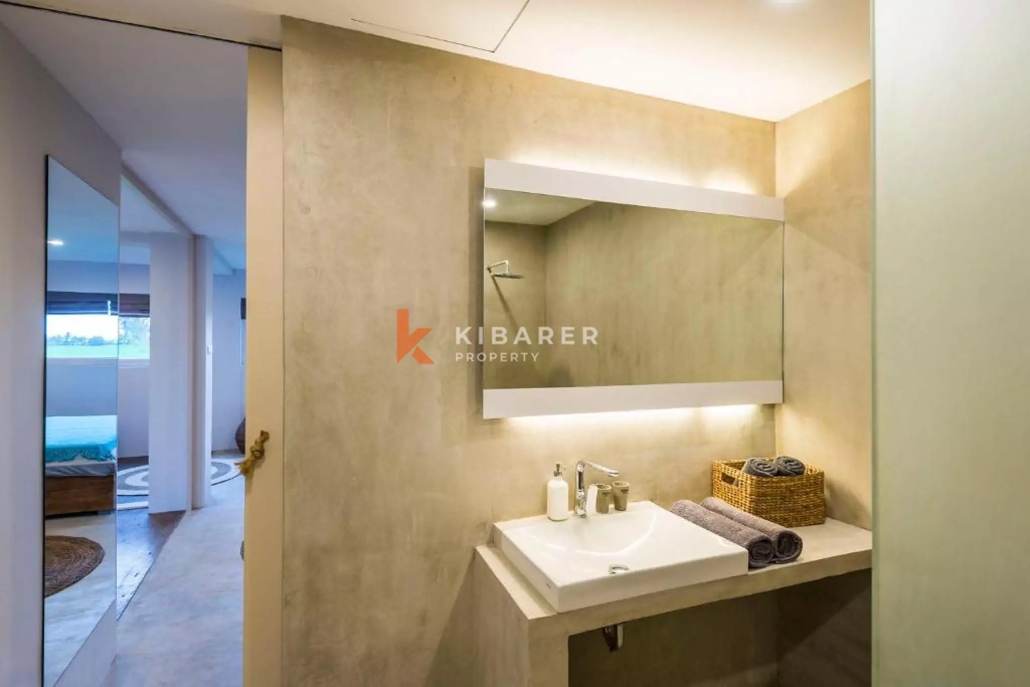 Peaceful Four-Bedroom Villa in Kedungu — image 10