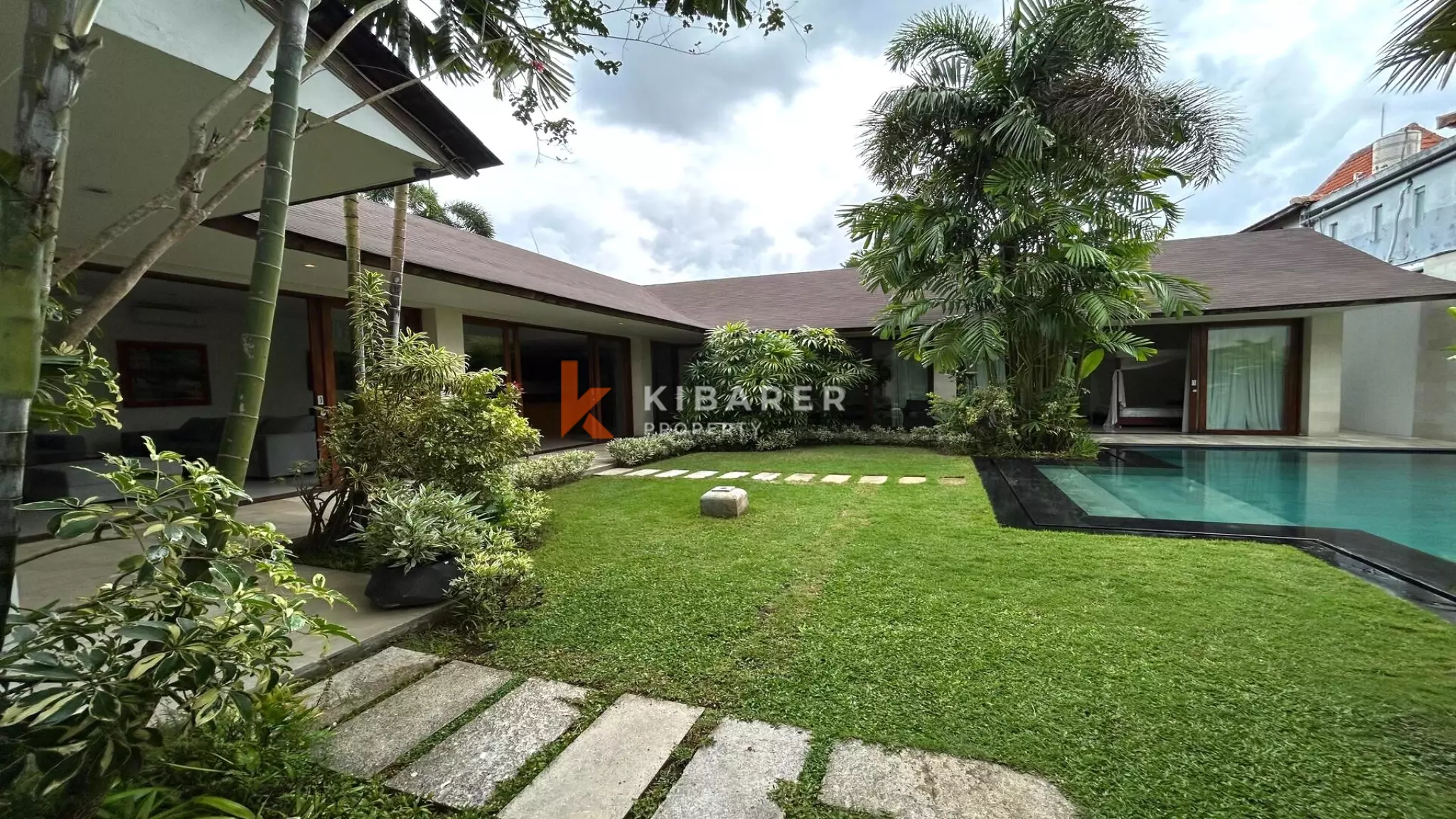Elegant Three-Bedroom Balinese Villa with Pool in Berawa — image 1