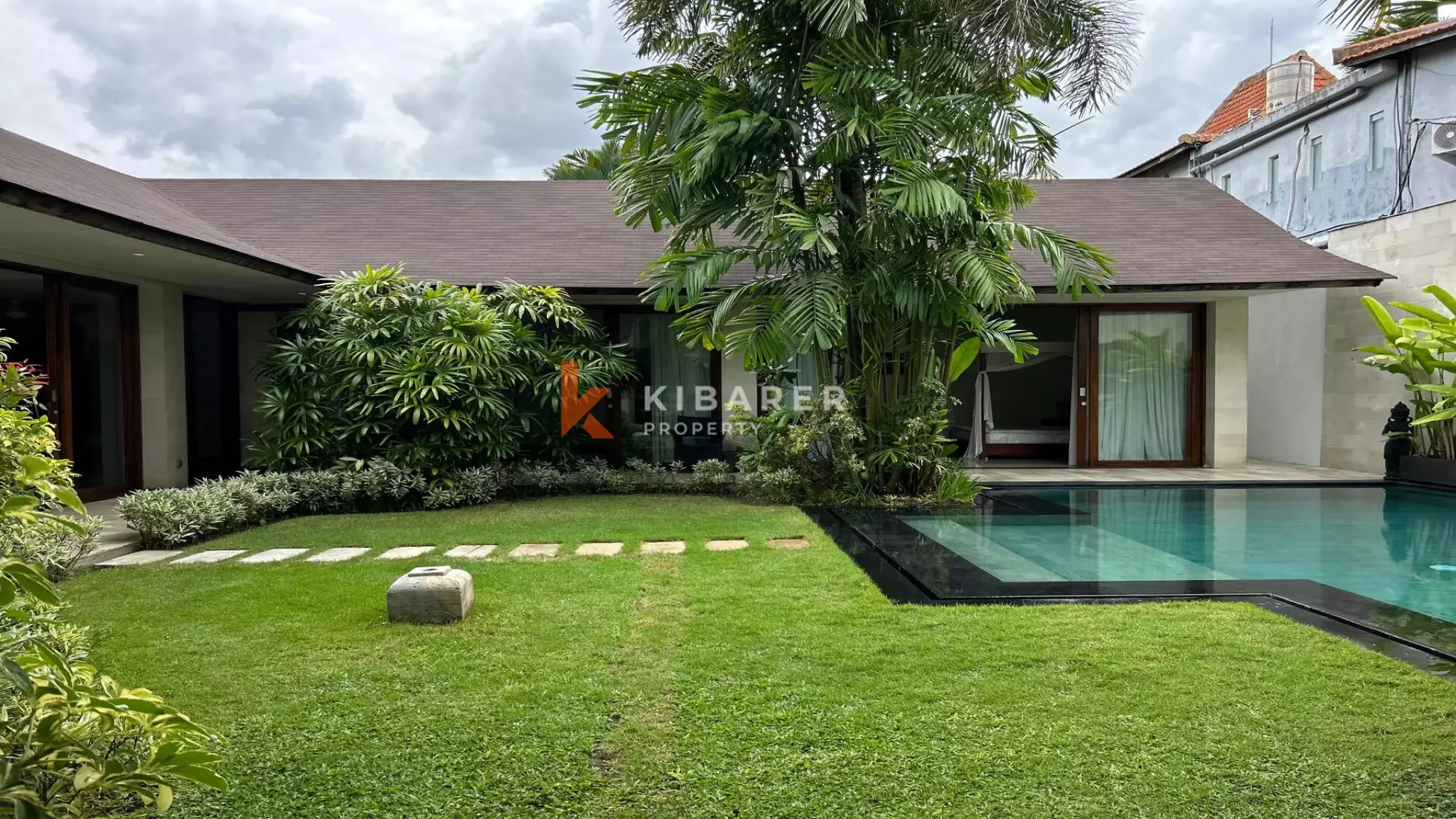 Elegant Three-Bedroom Balinese Villa with Pool in Berawa — image 4