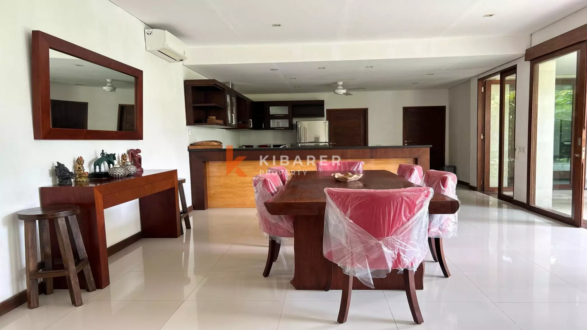 Elegant Three-Bedroom Balinese Villa with Pool in Berawa — image 8