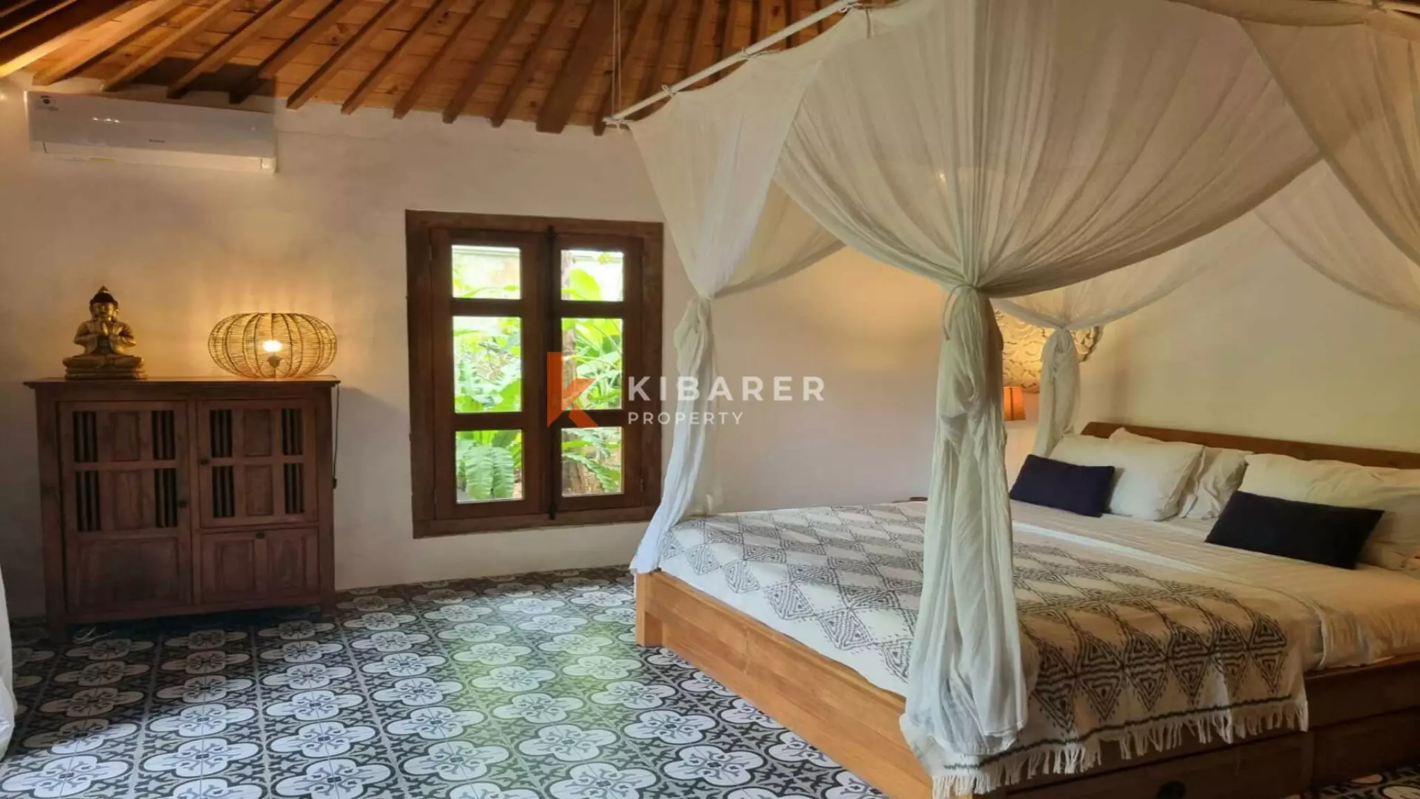 Beautiful Four Bedrooms Classy Joglo Style Villa In Umalas — image 17