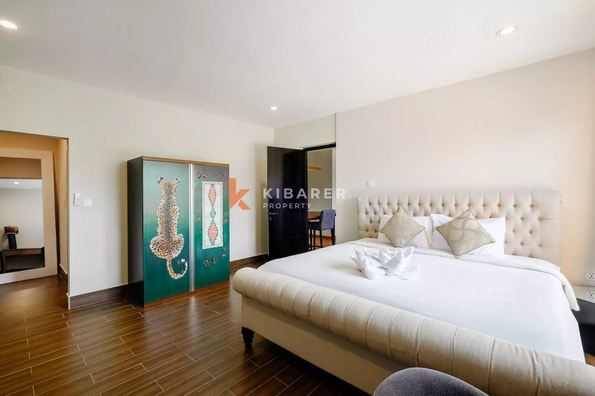 Conceptual Wall-Designed Fully Furnished One-Bedroom Apartment in Prime Seminyak Location — image 4