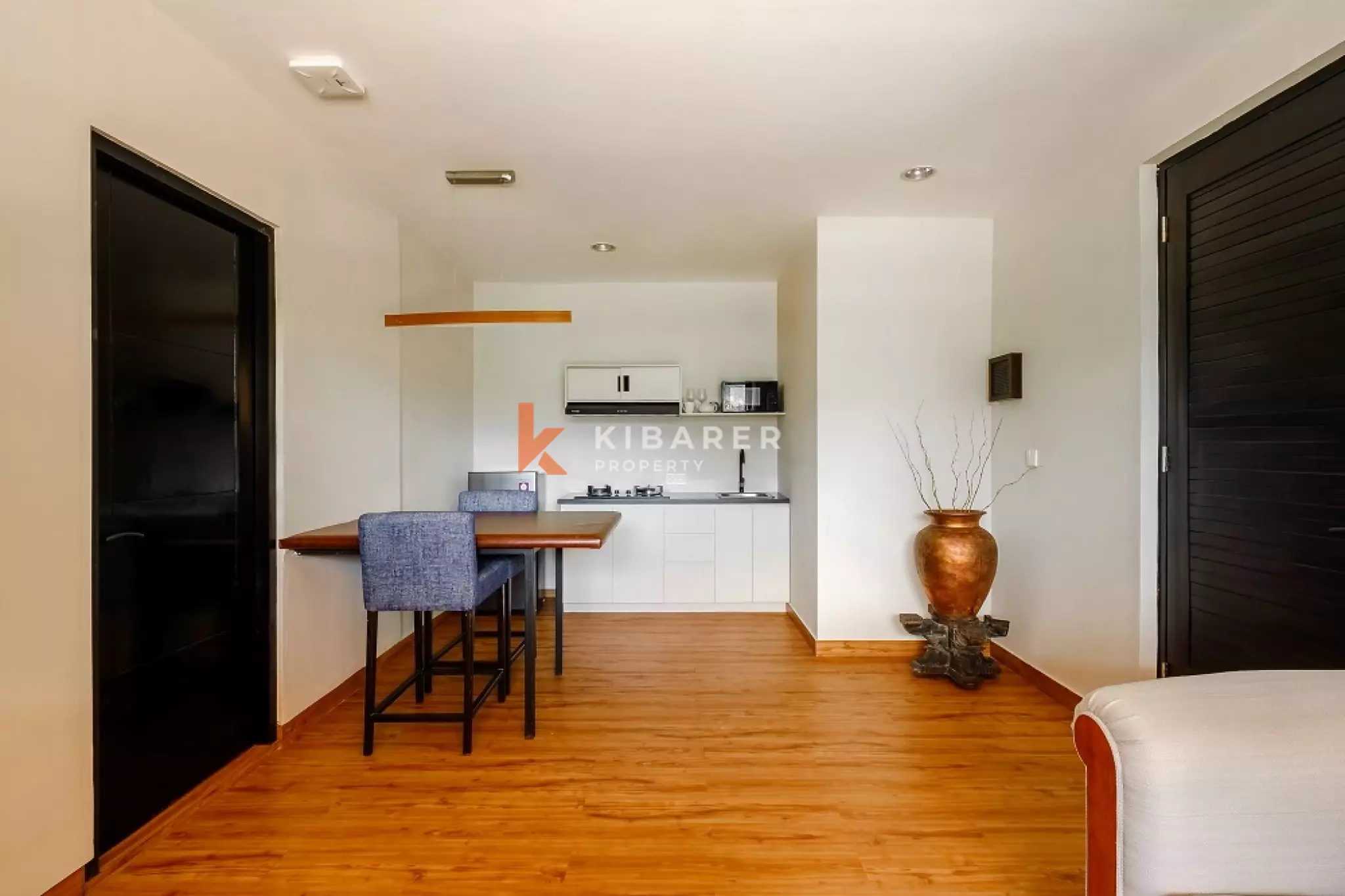 Conceptual Wall-Designed Fully Furnished One-Bedroom Apartment in Prime Seminyak Location — image 3