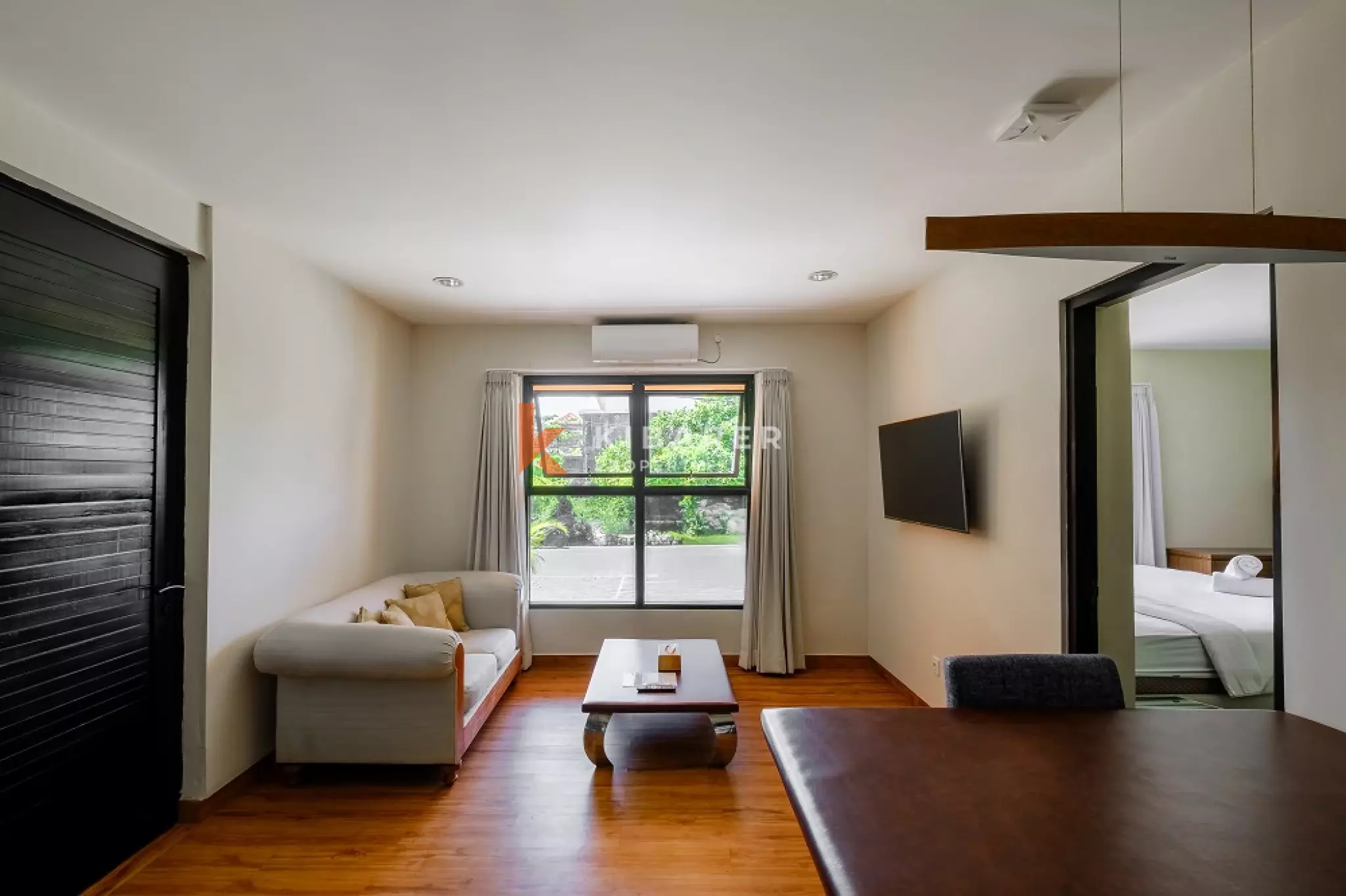 Conceptual Wall-Designed Fully Furnished One-Bedroom Apartment in Prime Seminyak Location — image 2