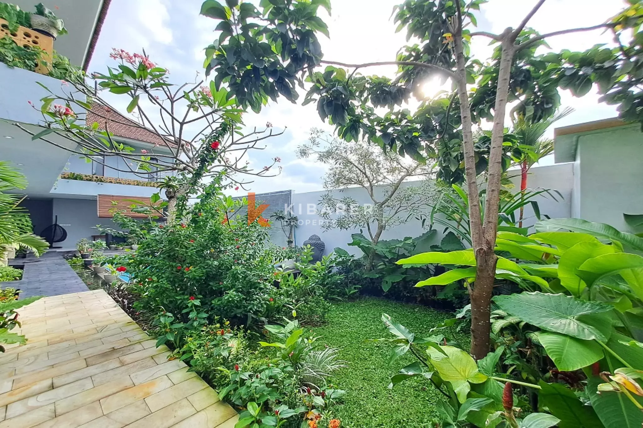 Ricefields Haven Seven-Bedrooms Villa Close to Berawa Beach — image 5