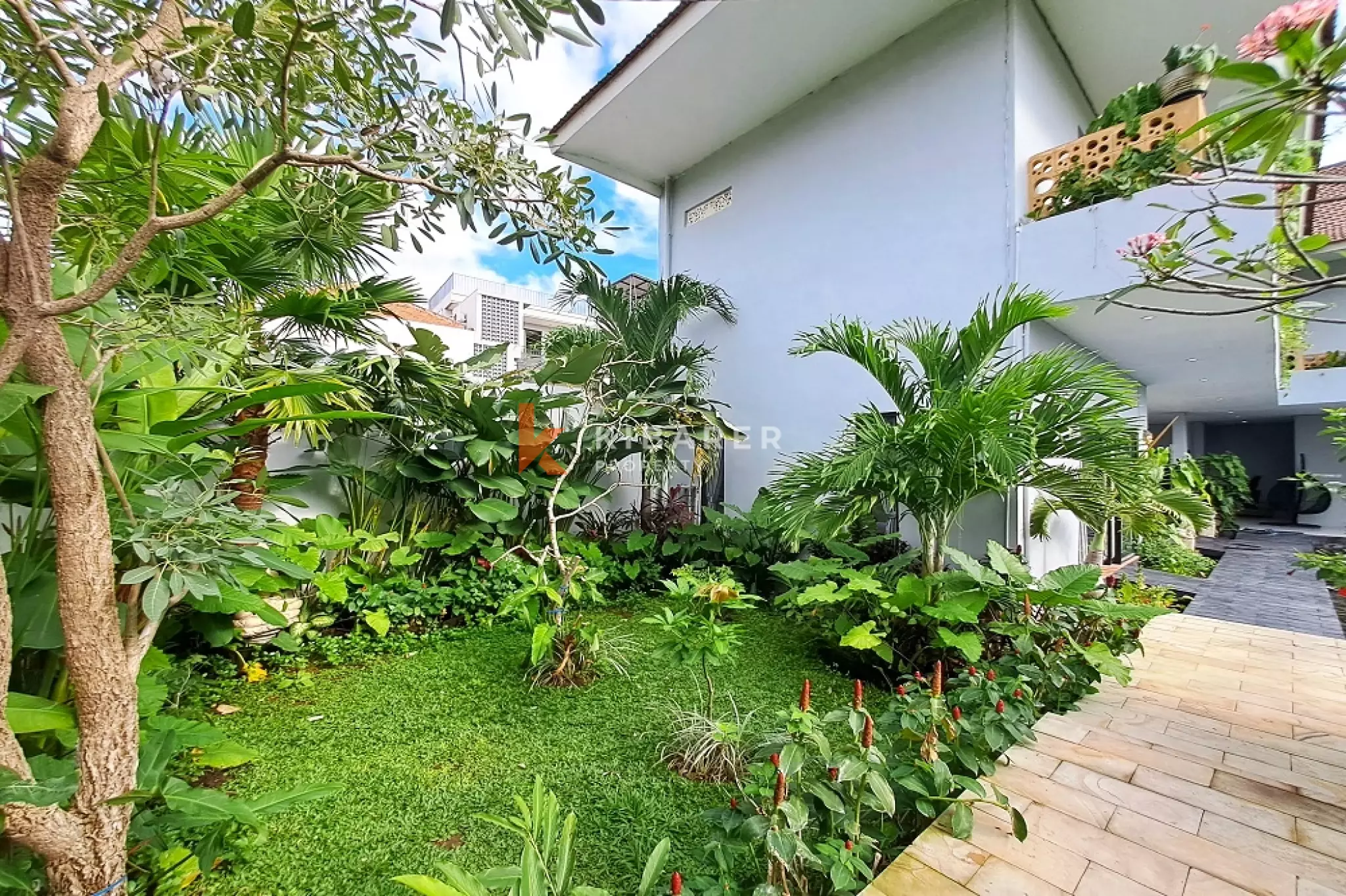 Ricefields Haven Seven-Bedrooms Villa Close to Berawa Beach — image 4