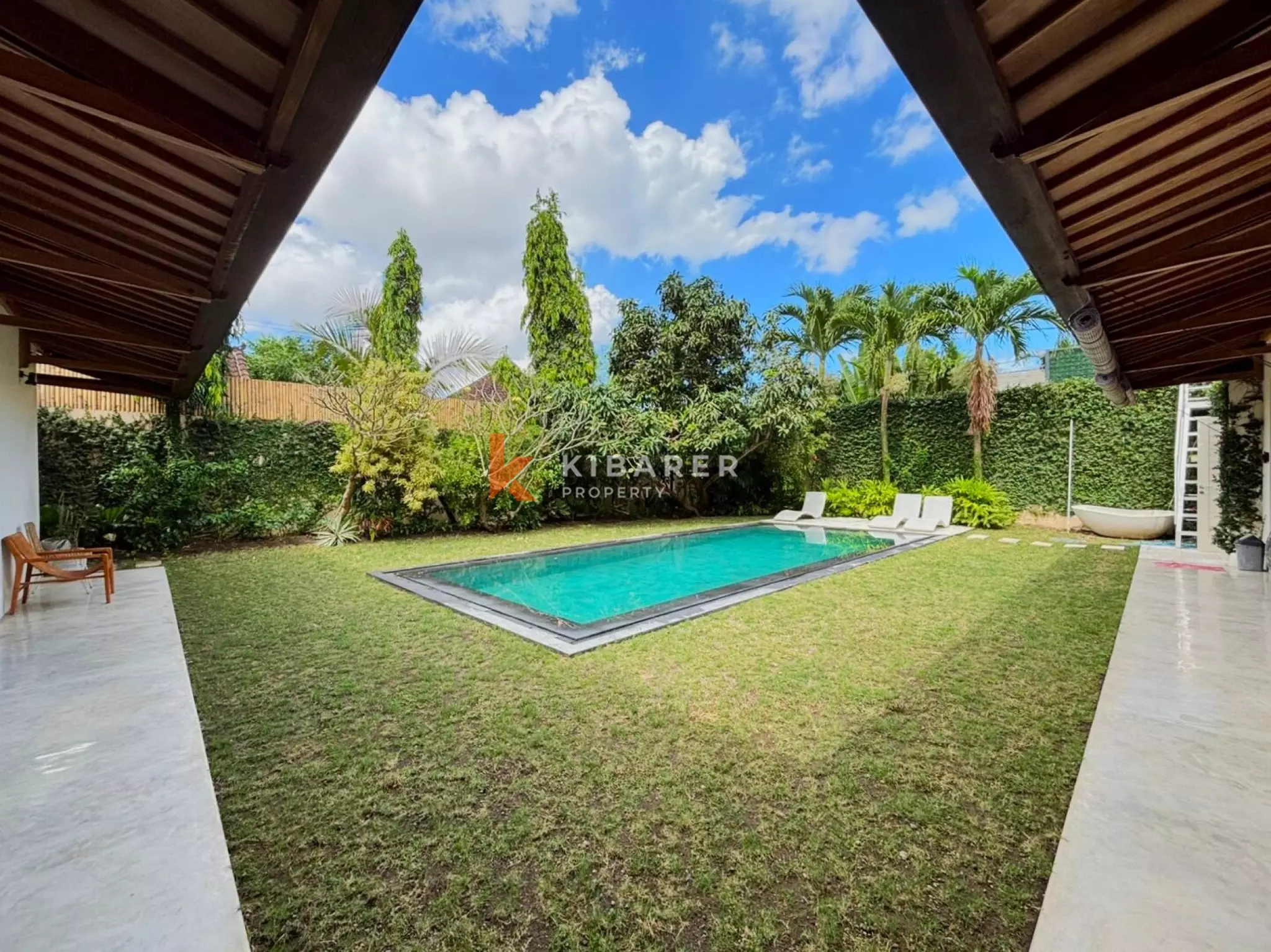 Quiet Three Bedroom Open Villa in Berawa with Big Pool & Spacious Garden — image 15