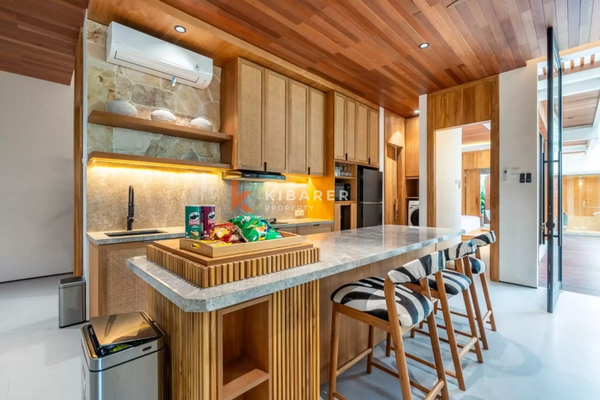 Exquisite Three-Bedrooms Villa with Sauna Near Berawa Beach — image 8