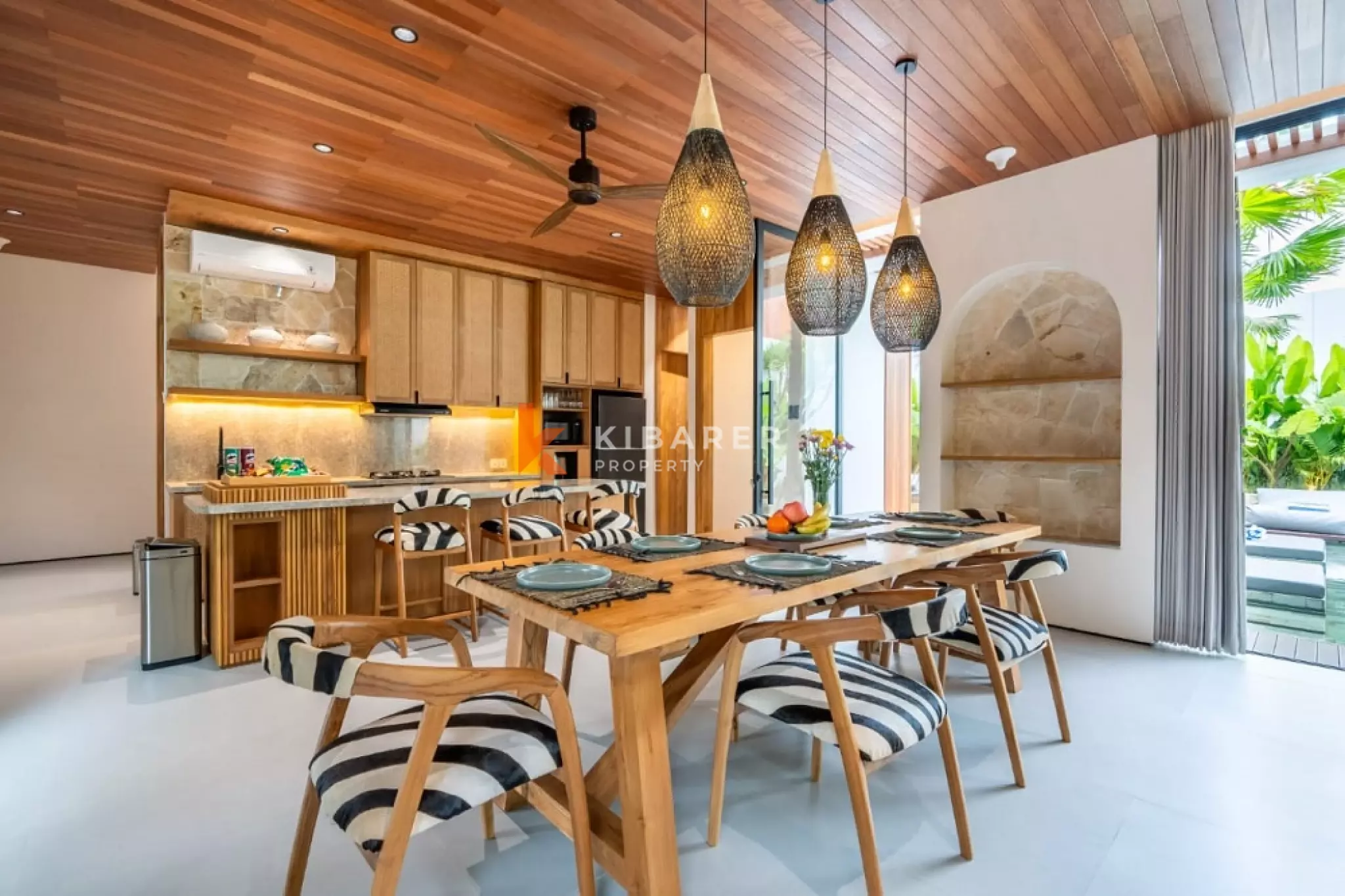 Exquisite Three-Bedrooms Villa with Sauna Near Berawa Beach — image 9