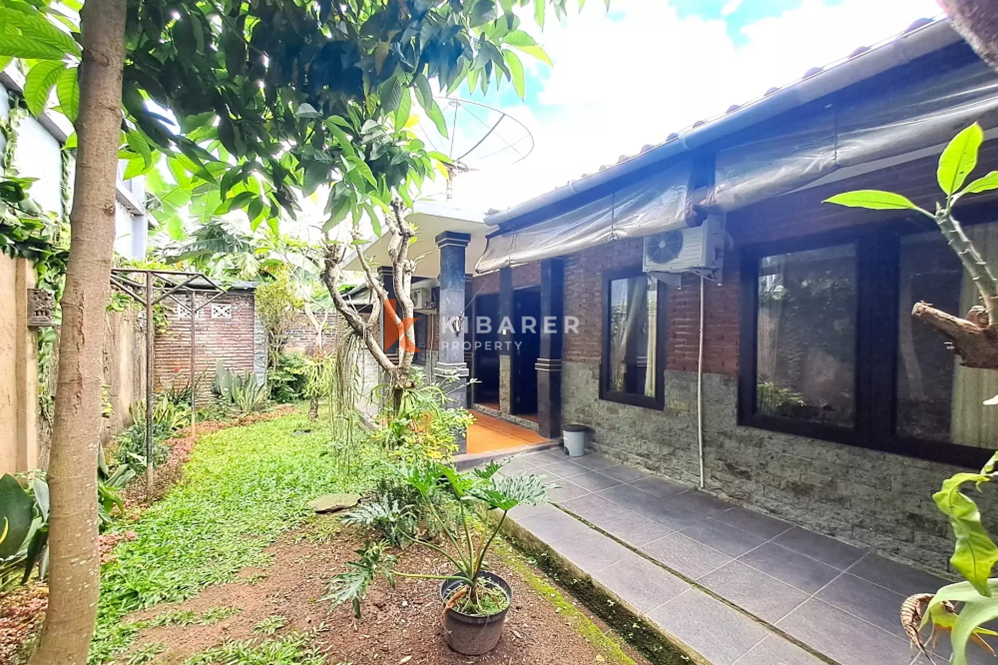 Comfortable 2-Bedroom Villa with Rooftop Gazebo in Babakan Canggu