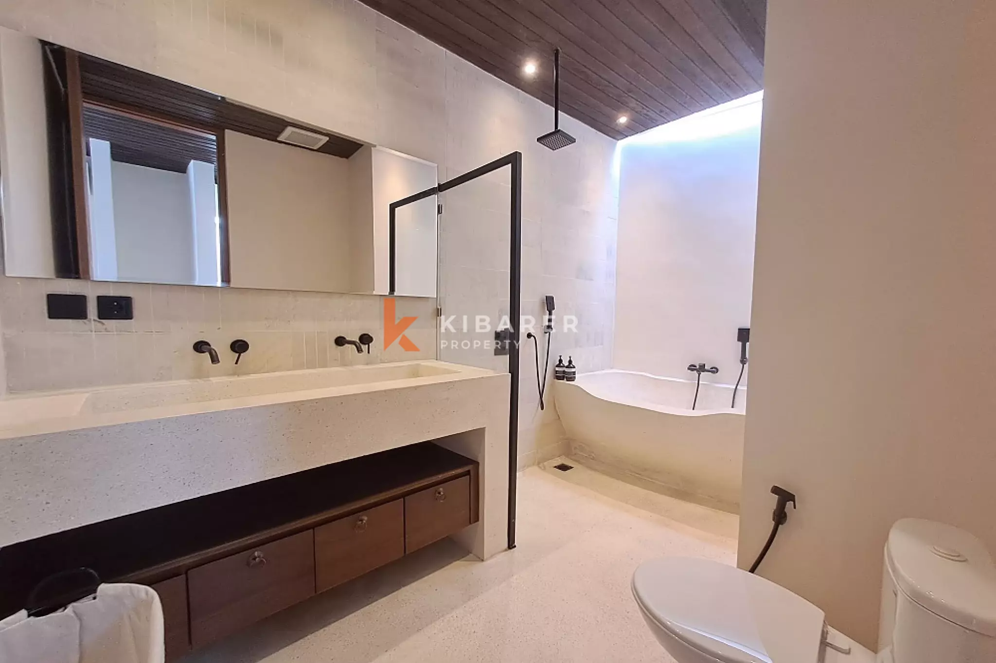 Stylish Two-Bedroom Tropical Villa in Tumbak Bayuh — image 18