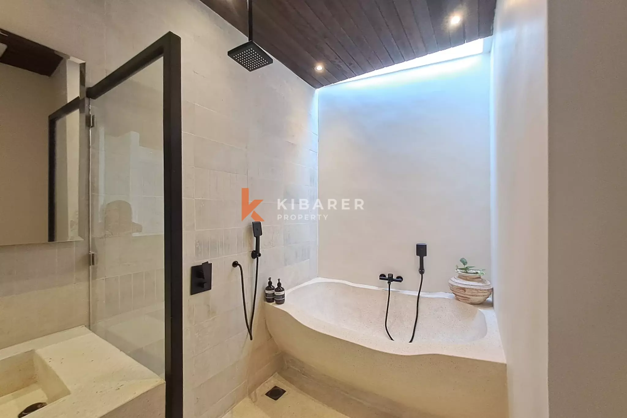 Stylish Two-Bedroom Tropical Villa in Tumbak Bayuh — image 19