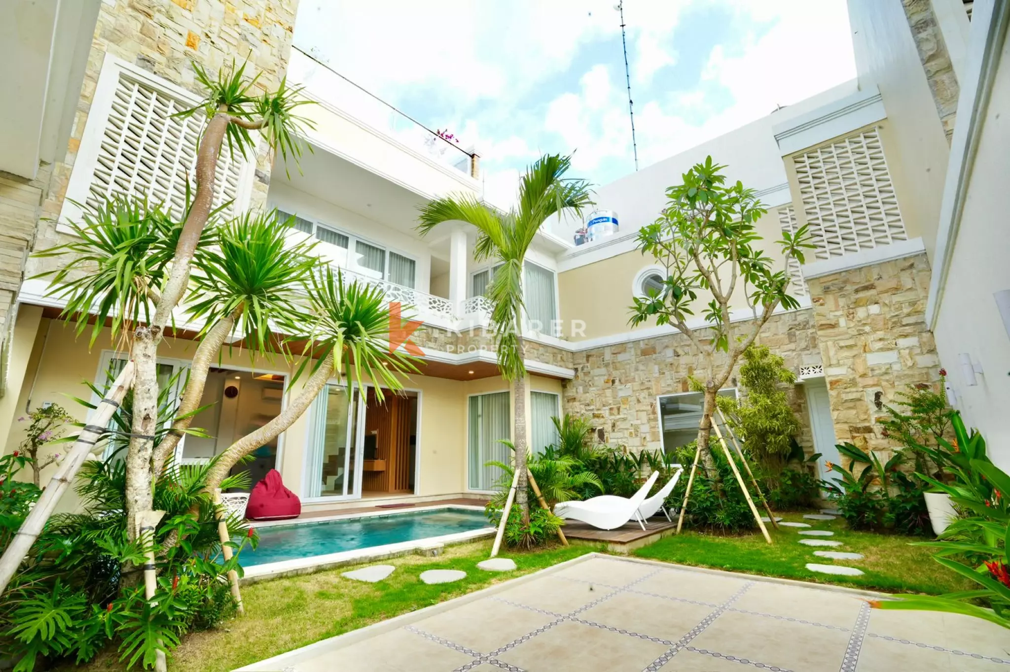 Chic Modern Living Three Bedroom Villa in Tumbak Bayuh — image 2