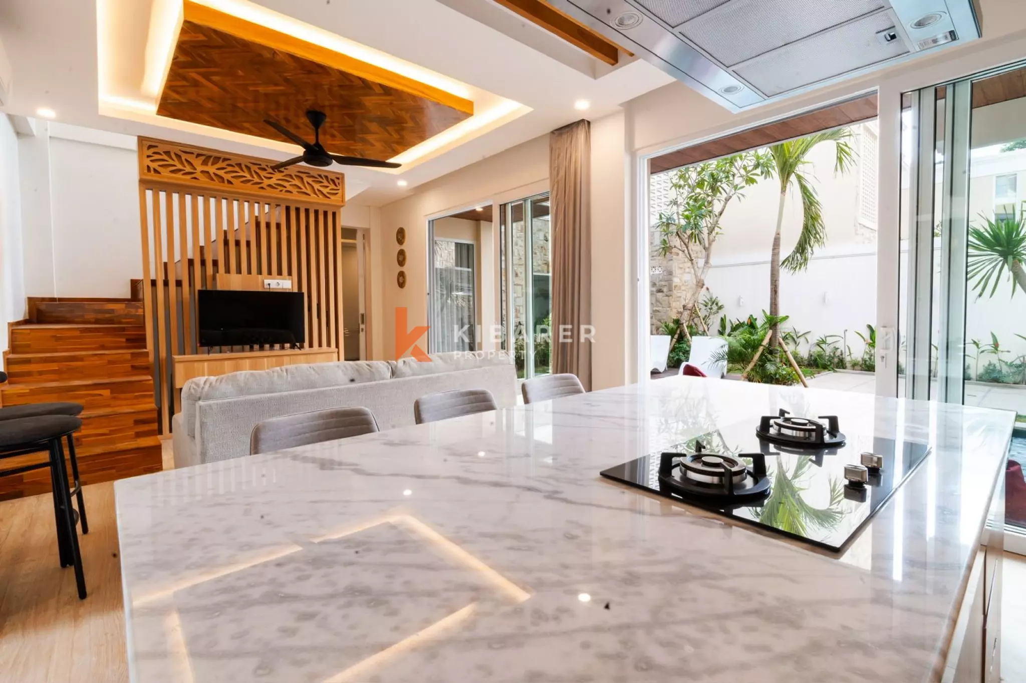 Chic Modern Living Three Bedroom Villa in Tumbak Bayuh — image 8