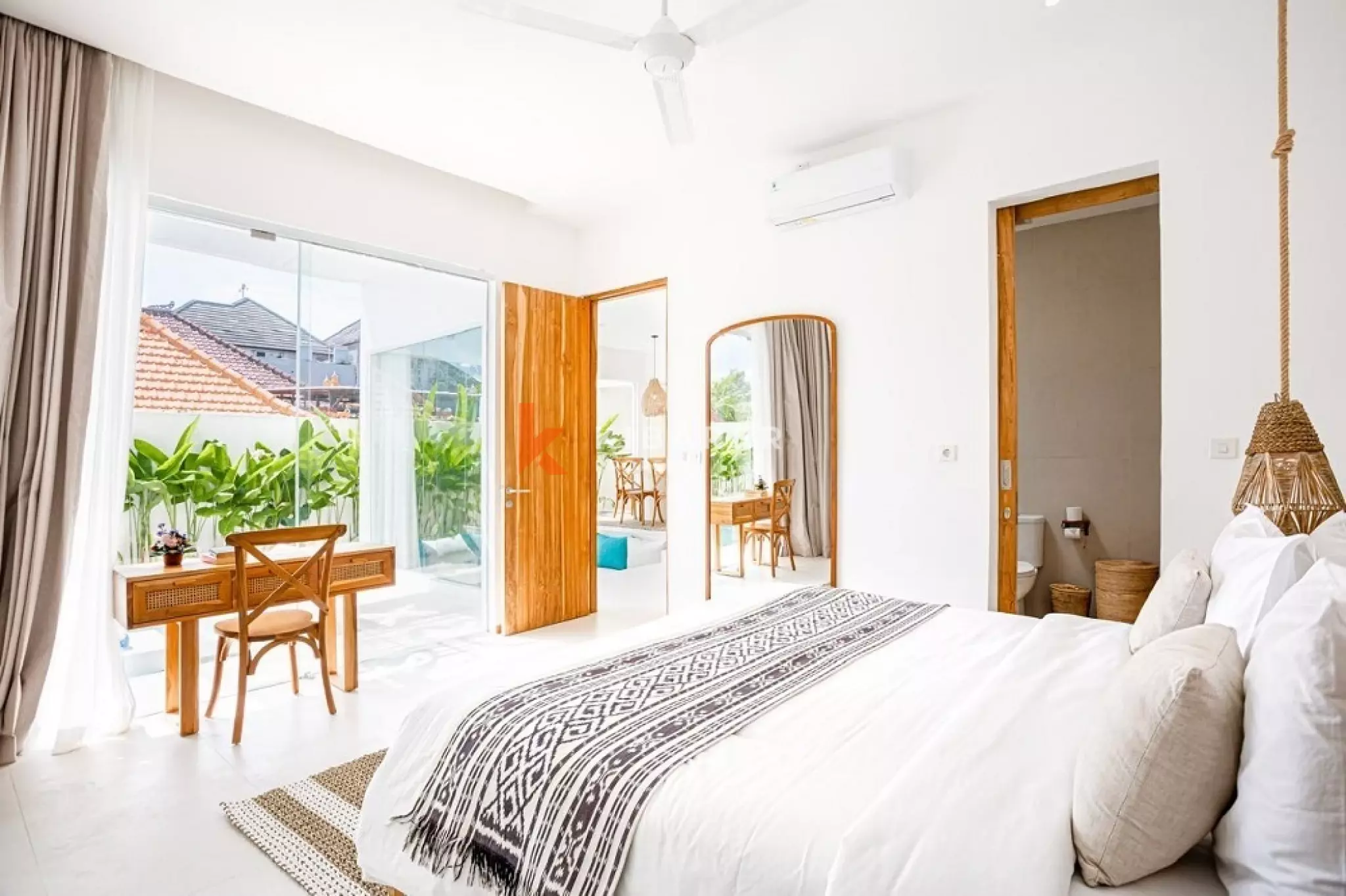 Modern Two-Bedroom Roof Villa with Facilities in Tumbak Bayuh — image 6