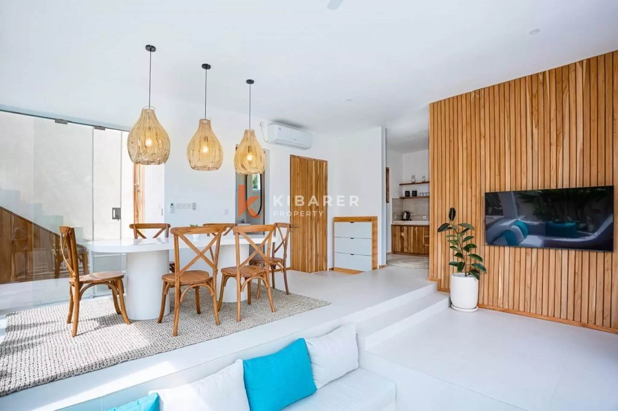 Modern Two-Bedroom Roof Villa with Facilities in Tumbak Bayuh — image 4