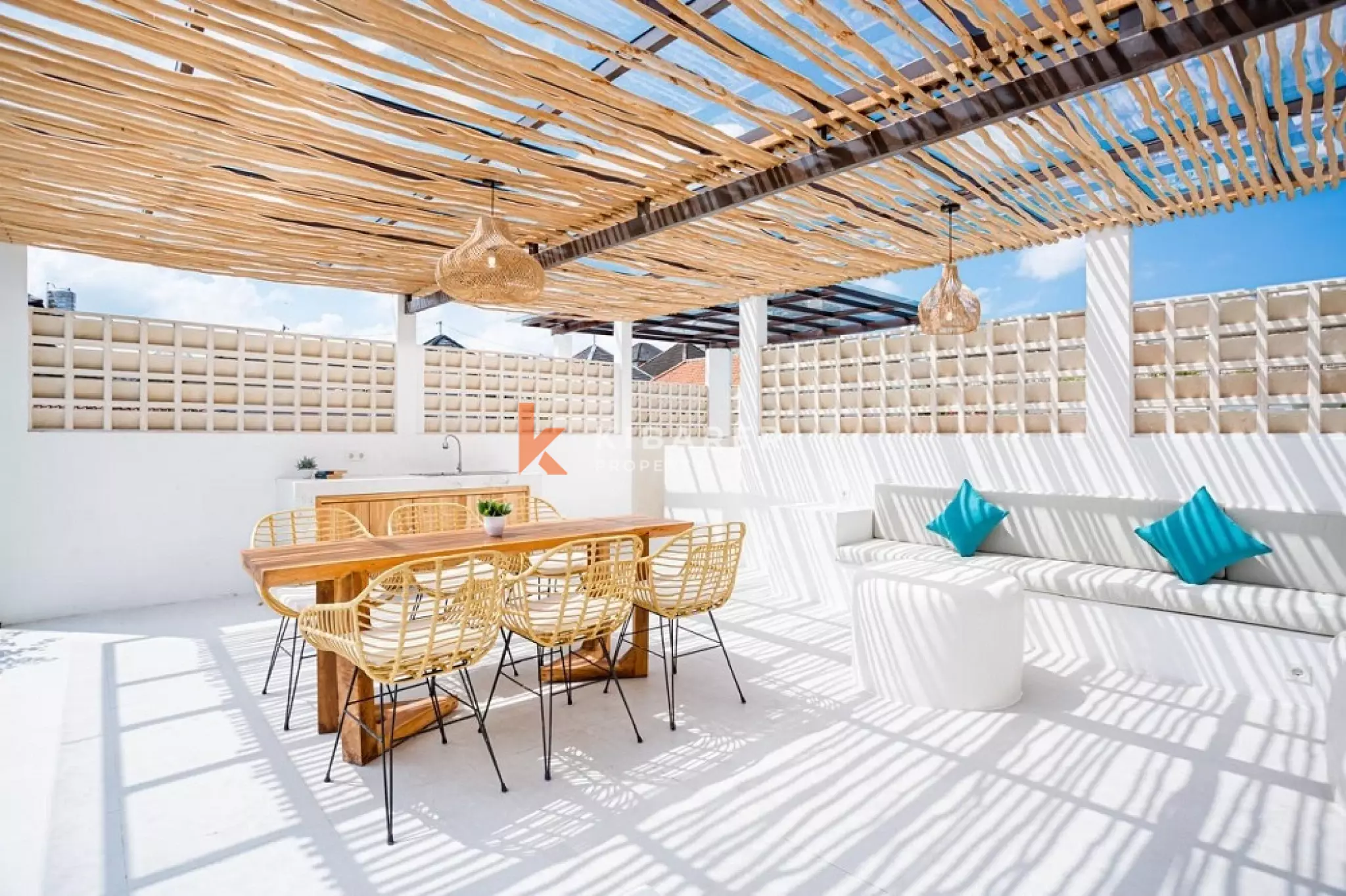 Modern Two-Bedroom Roof Villa with Facilities in Tumbak Bayuh — image 11