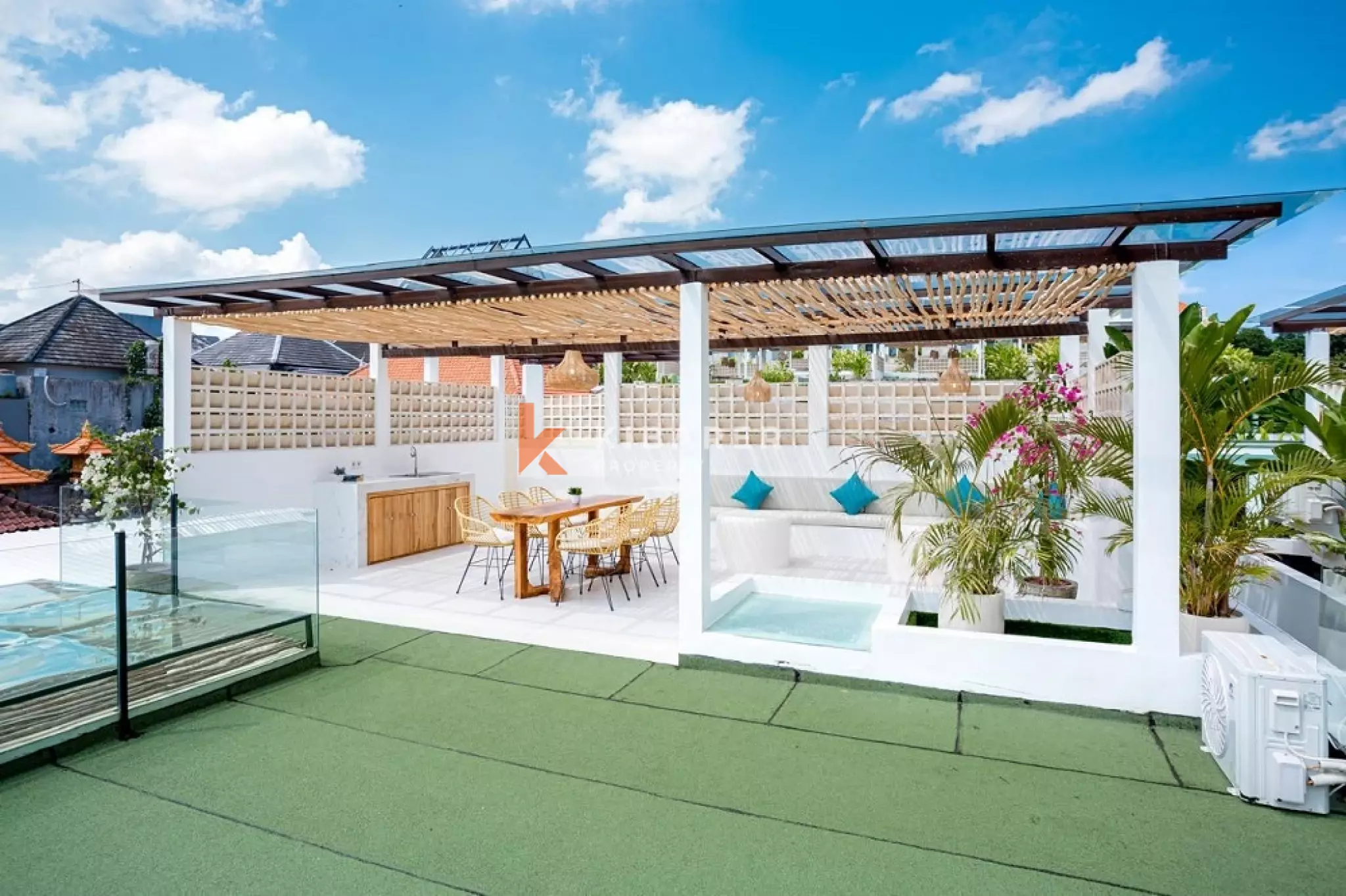Modern Two-Bedroom Roof Villa with Facilities in Tumbak Bayuh — image 12