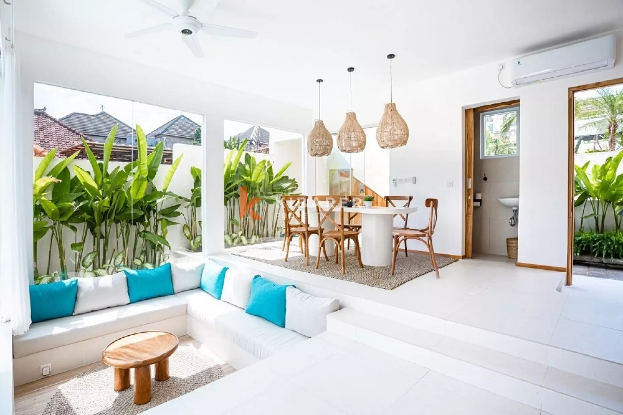 Modern Two-Bedroom Roof Villa with Facilities in Tumbak Bayuh — image 3