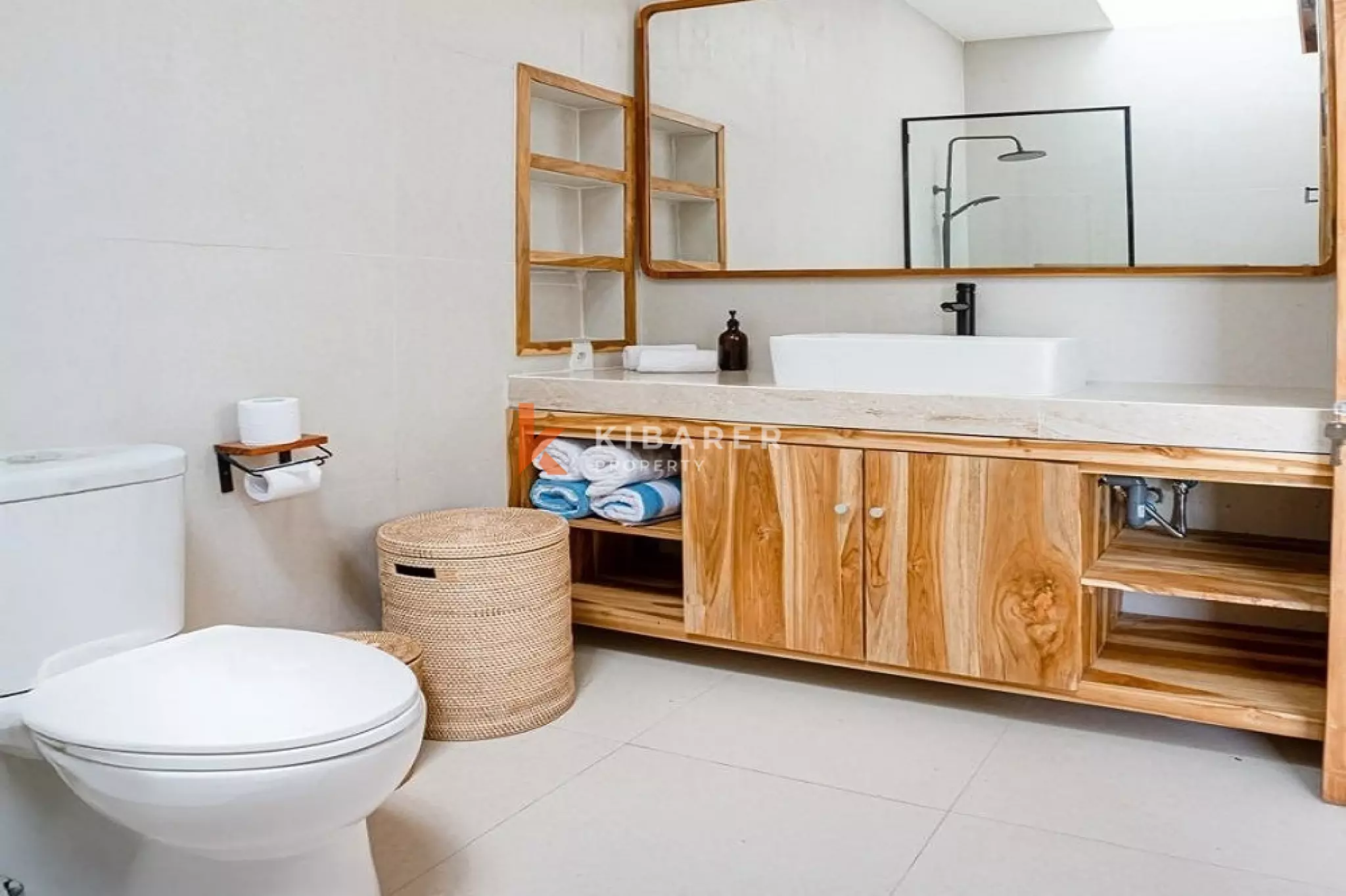 Modern Two-Bedroom Roof Villa with Facilities in Tumbak Bayuh — image 17