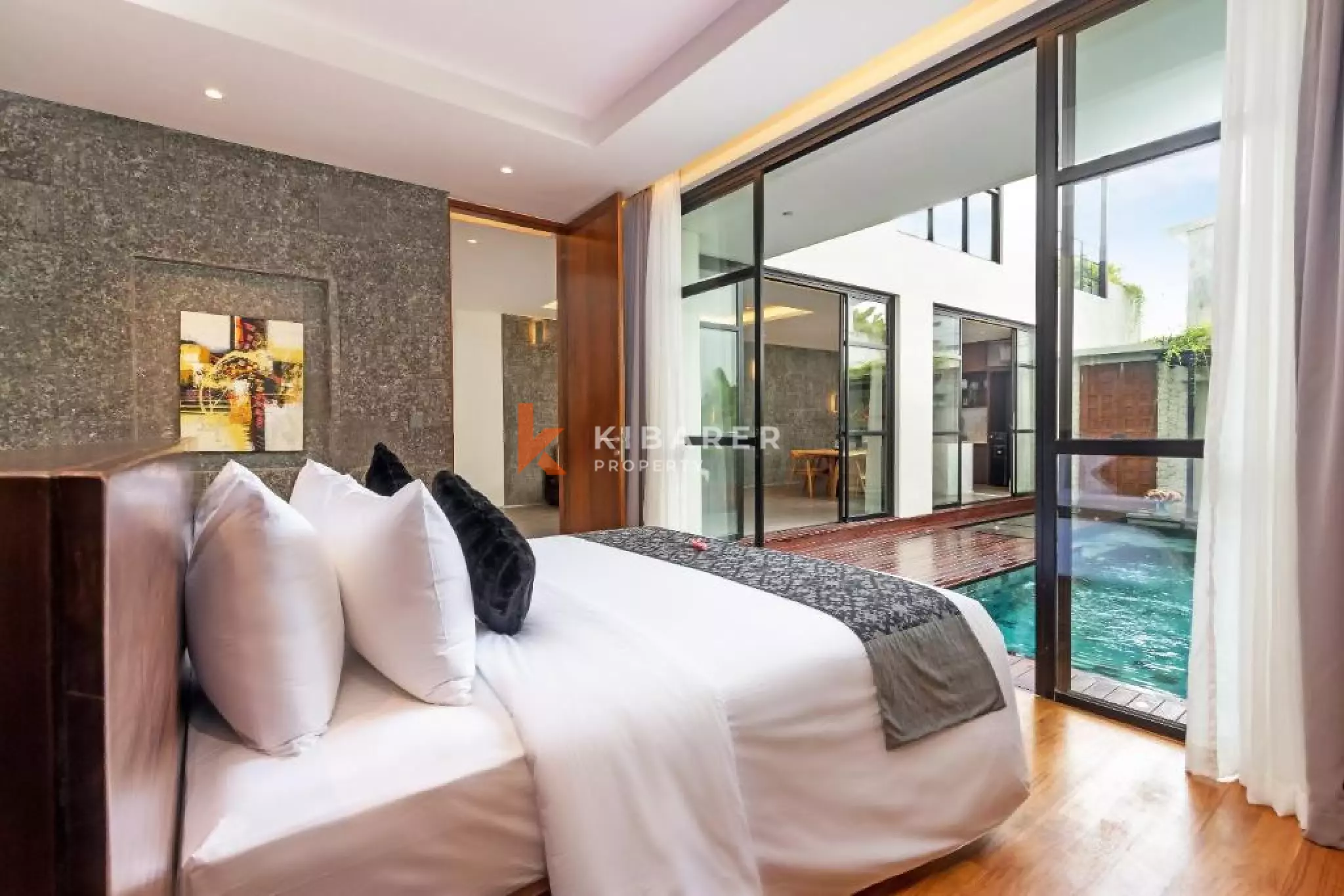 Luxurious Three-Bedroom Villa in Berawa — image 17