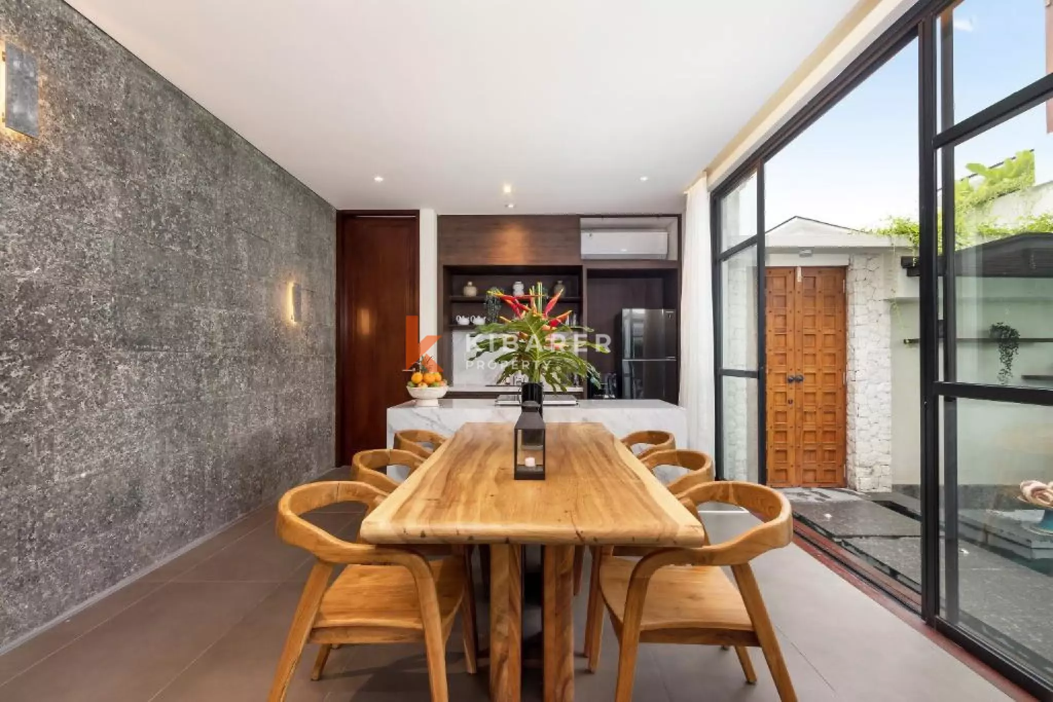Luxurious Three-Bedroom Villa in Berawa — image 8