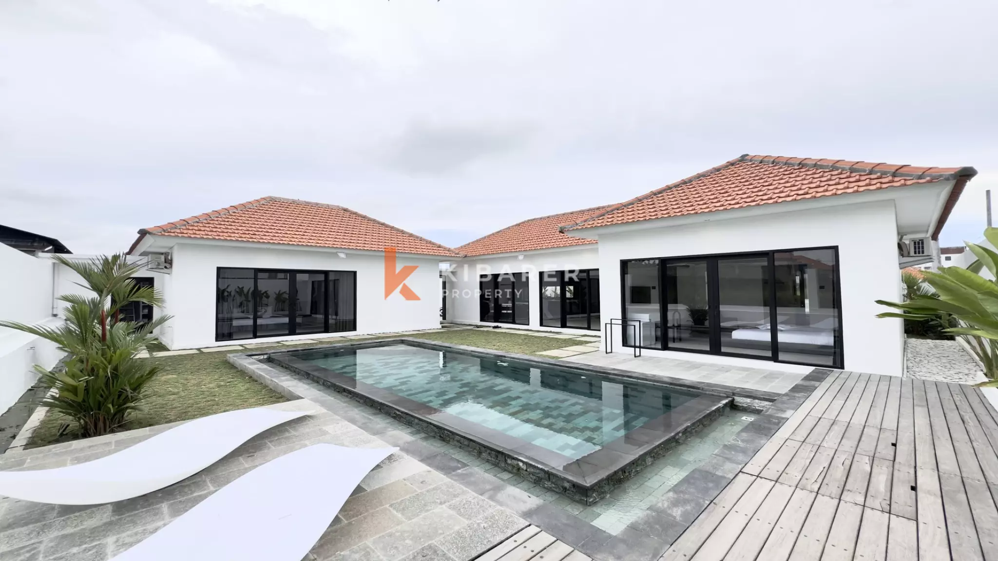 Modern Two-Bedroom Villa with Cinema Projector and Private Garden in Pererenan — image 2
