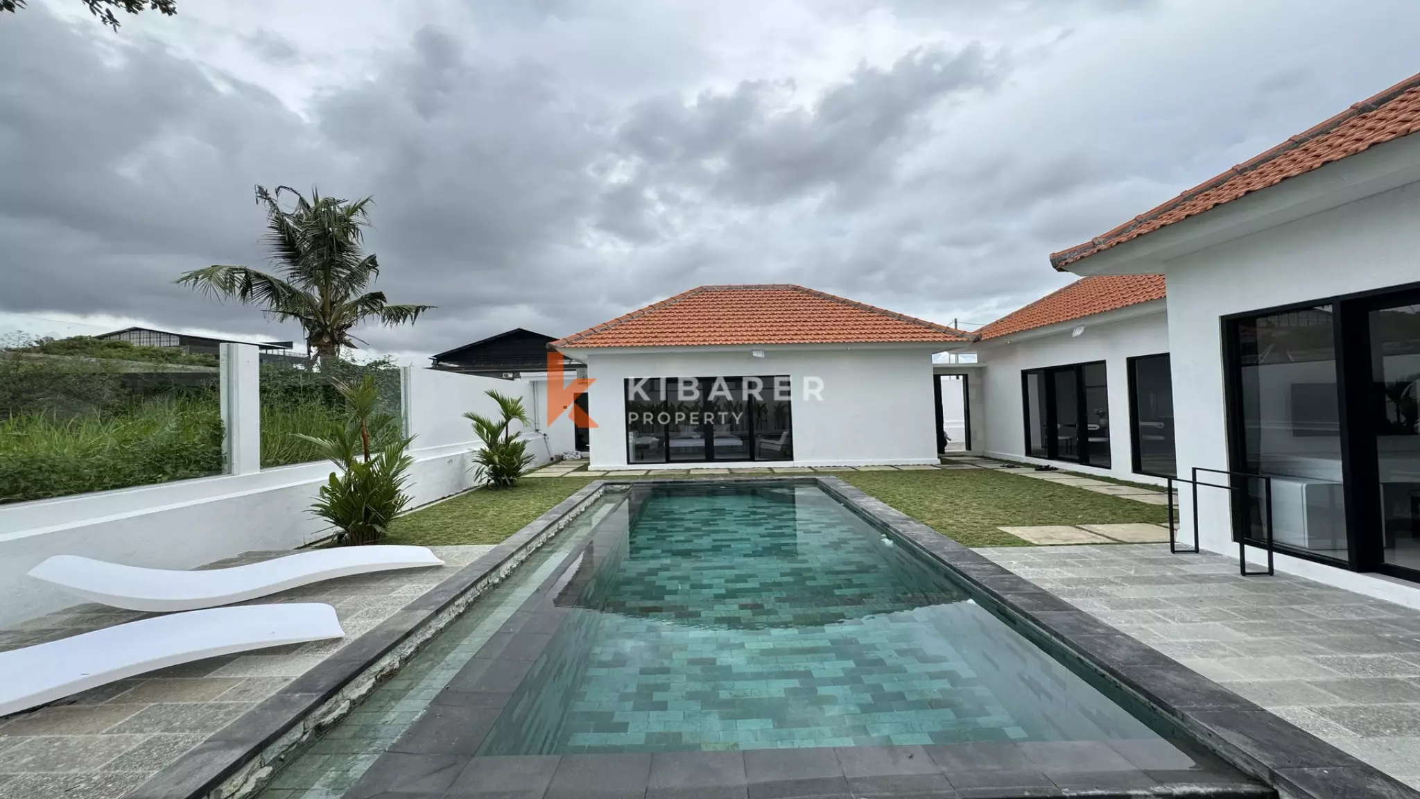 Modern Two-Bedroom Villa with Cinema Projector and Private Garden in Pererenan — image 1